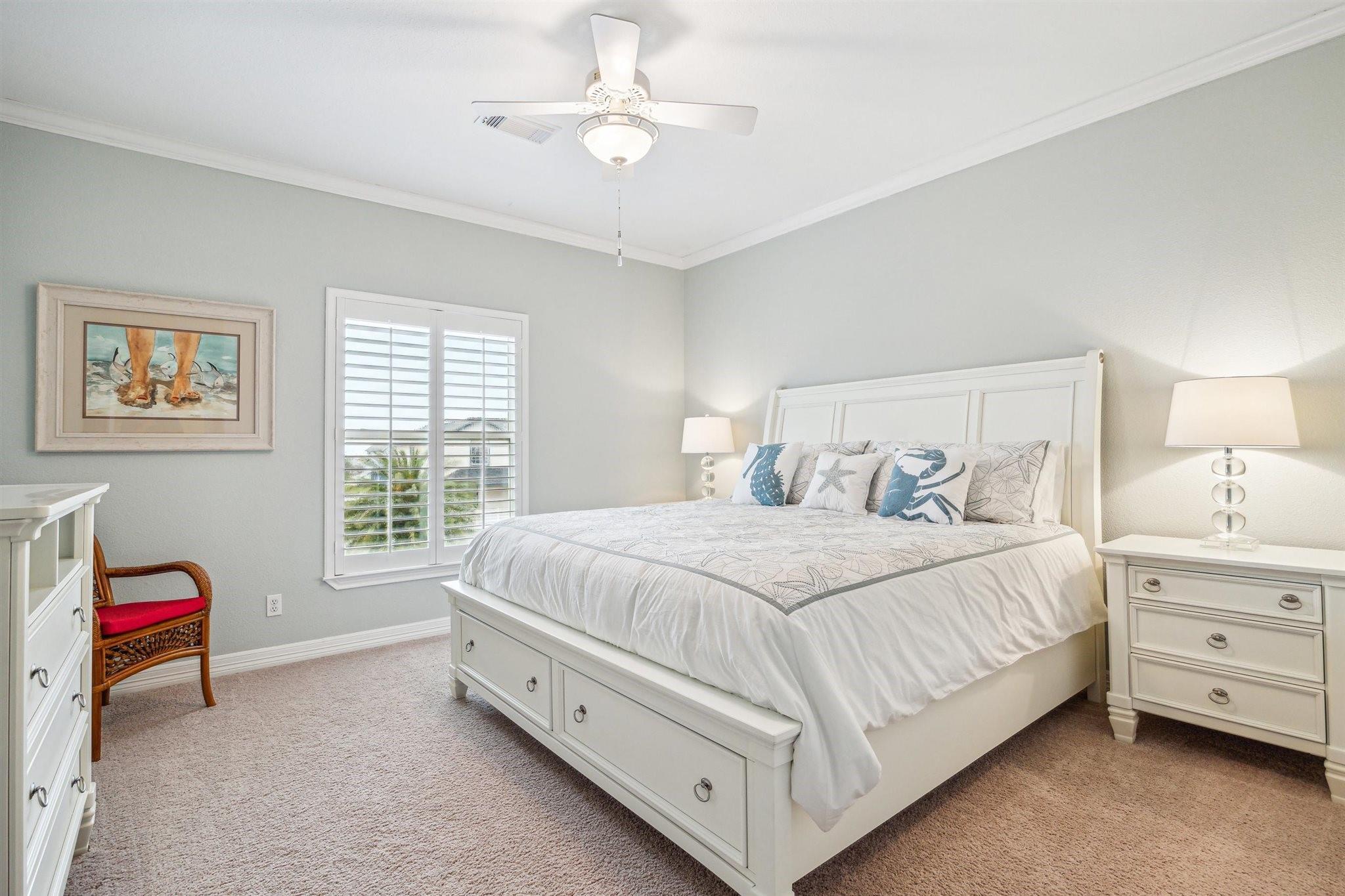 411 Sunset Cir, Galveston, TX 77554