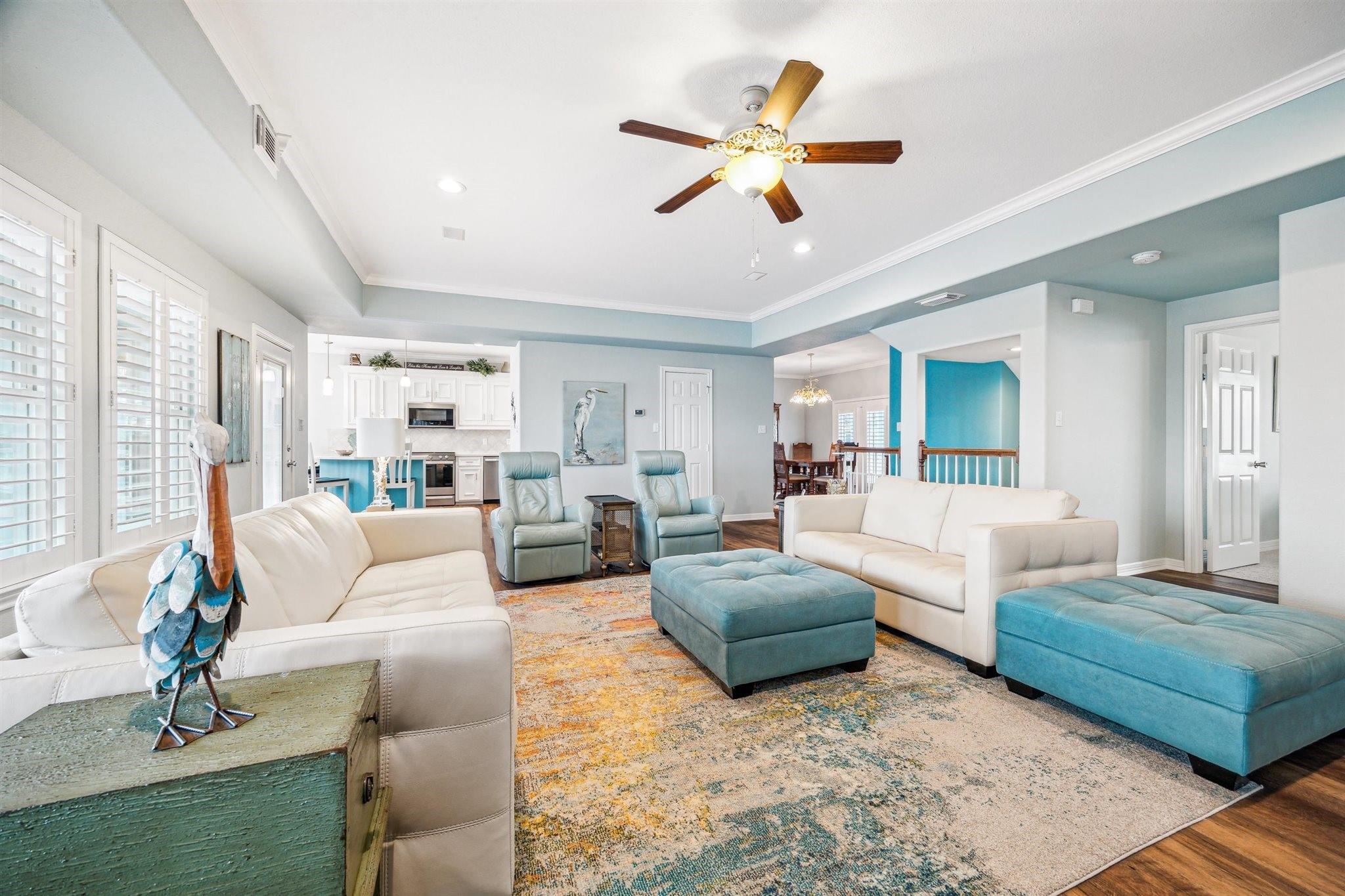 411 Sunset Cir, Galveston, TX 77554