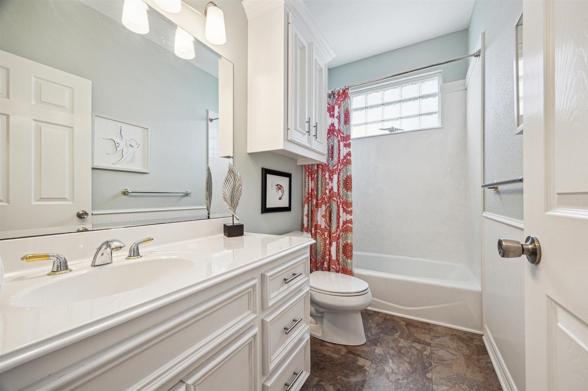 411 Sunset Cir, Galveston, TX 77554