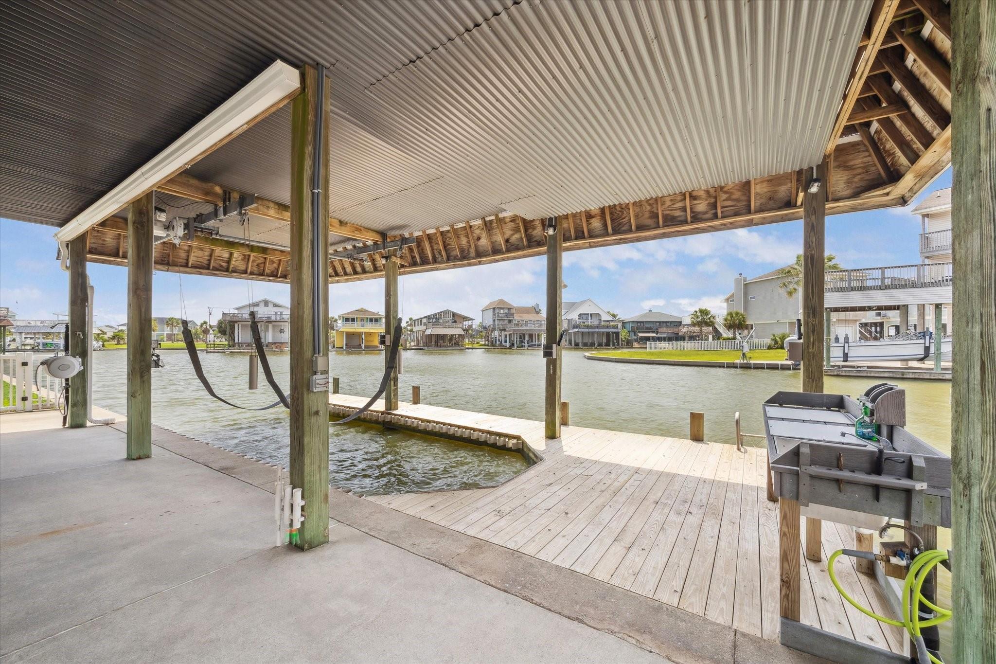 411 Sunset Cir, Galveston, TX 77554