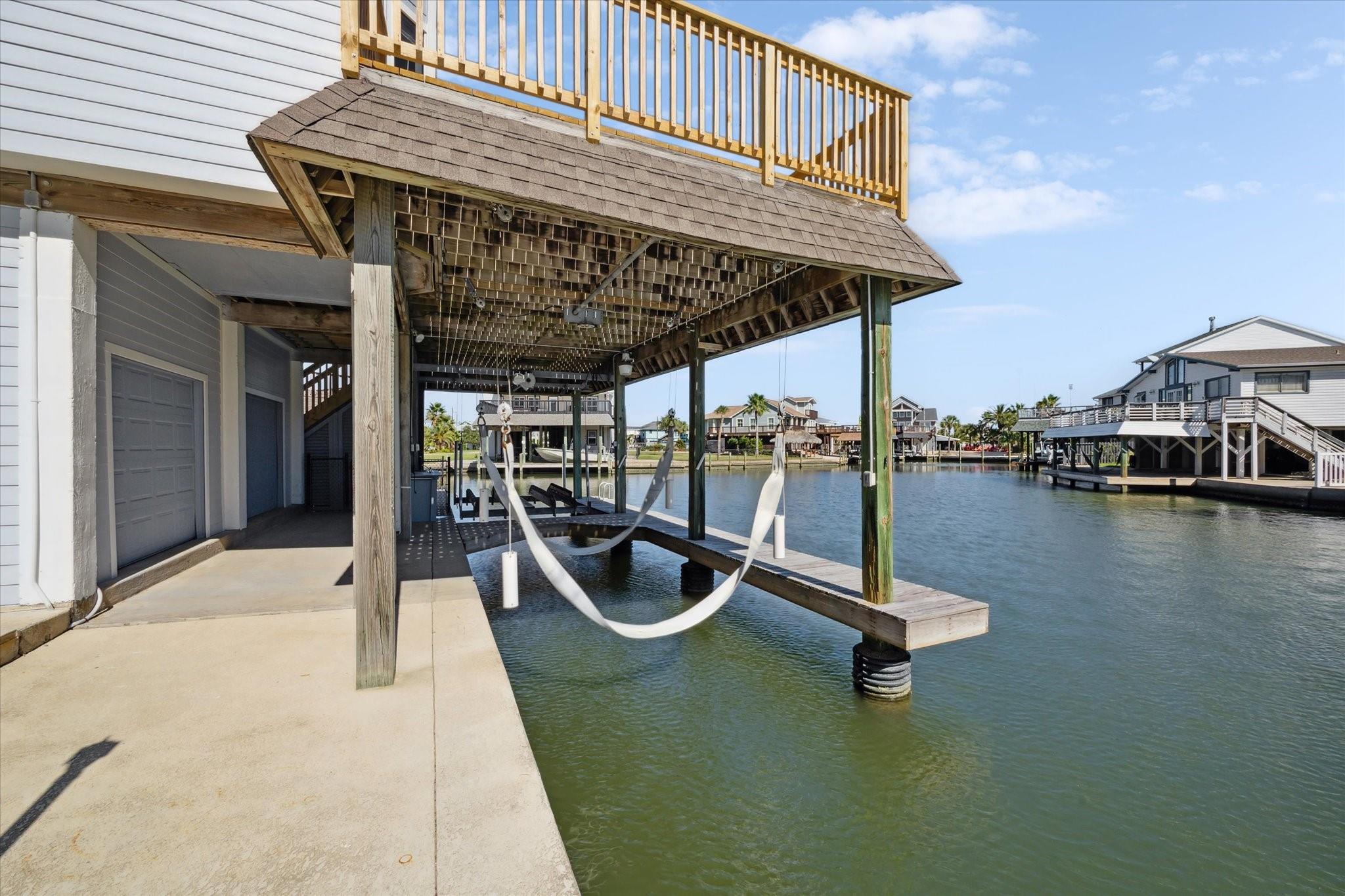 210 Easterly Dr, Galveston, TX 77554