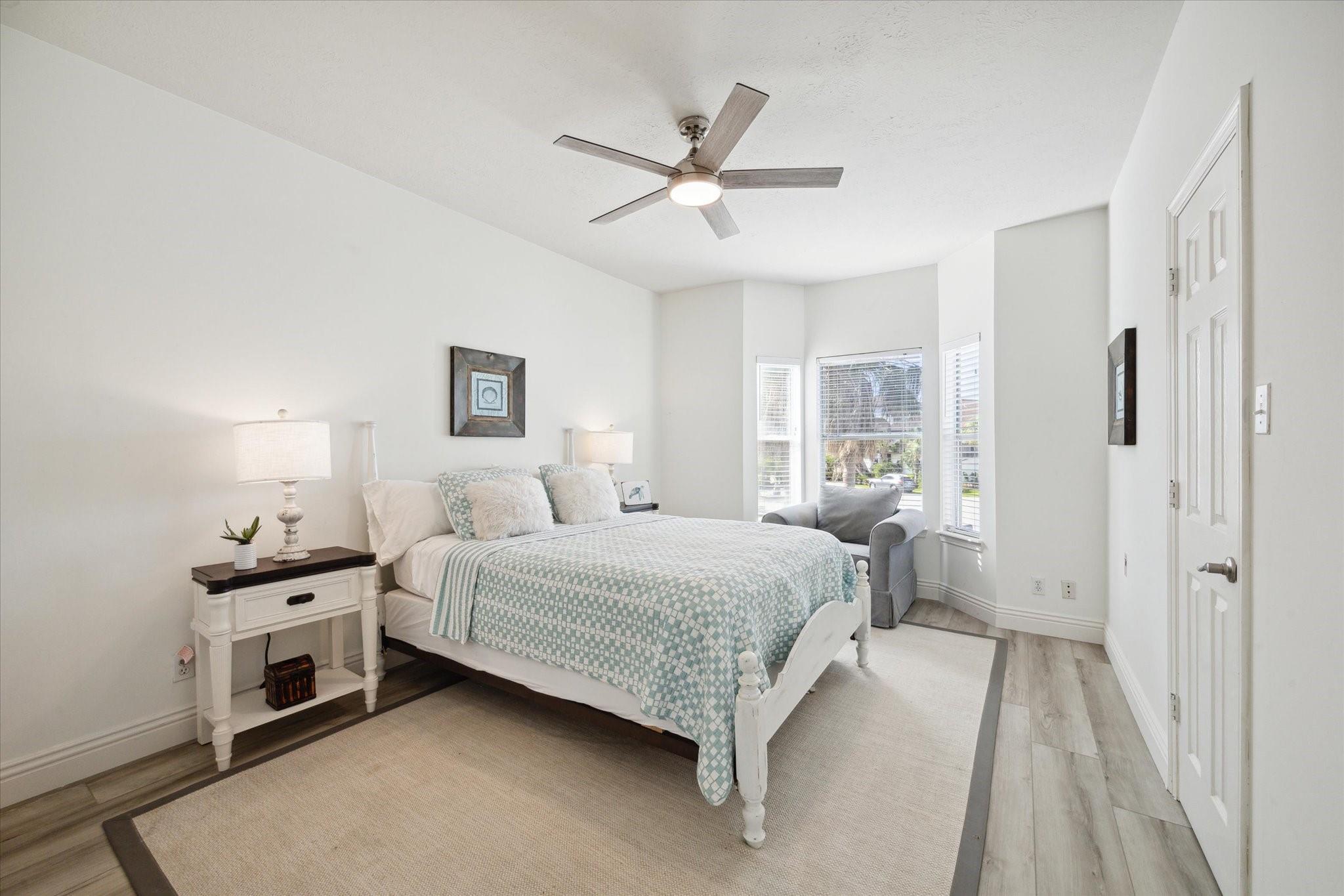 210 Easterly Dr, Galveston, TX 77554