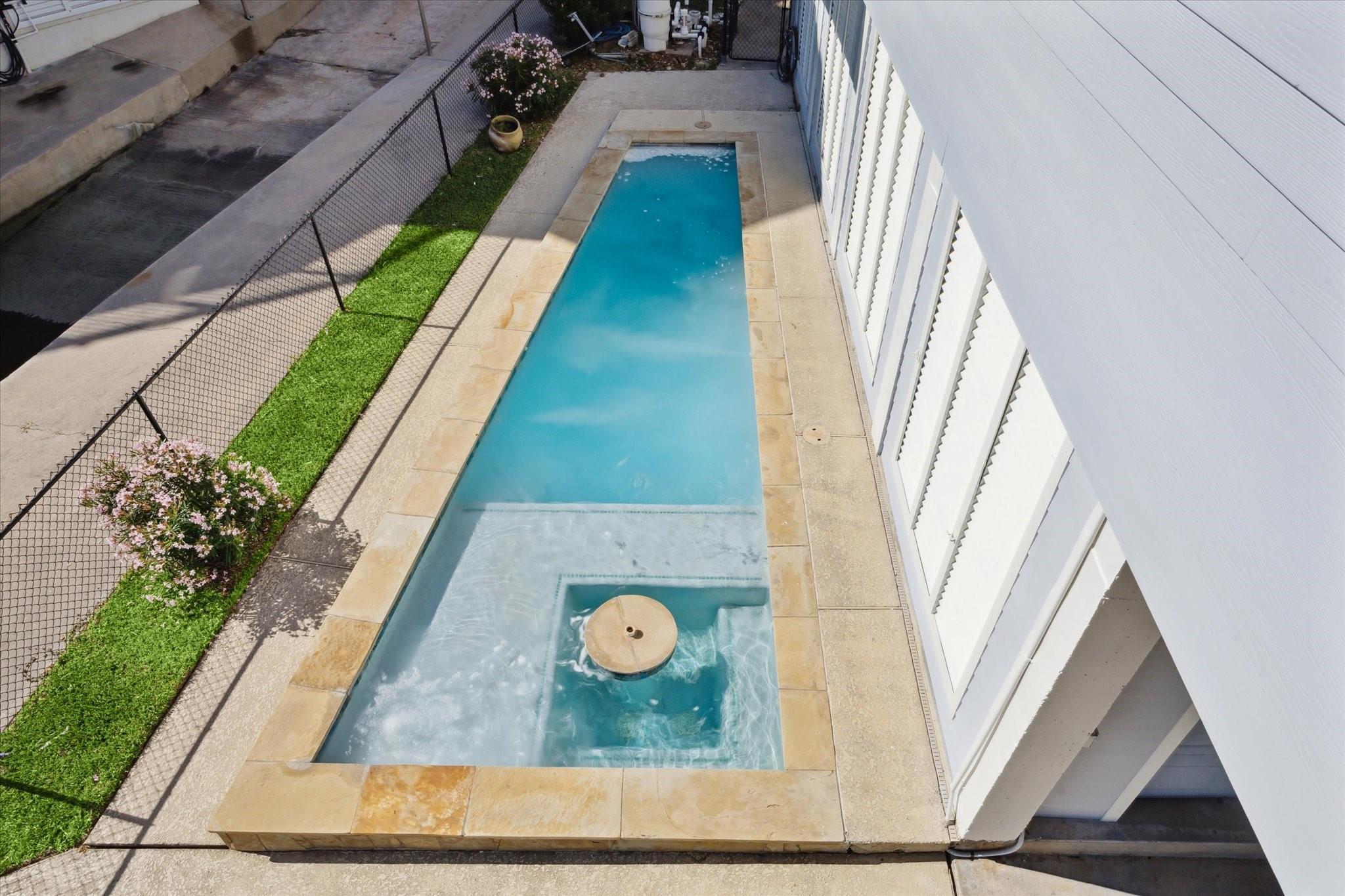 210 Easterly Dr, Galveston, TX 77554