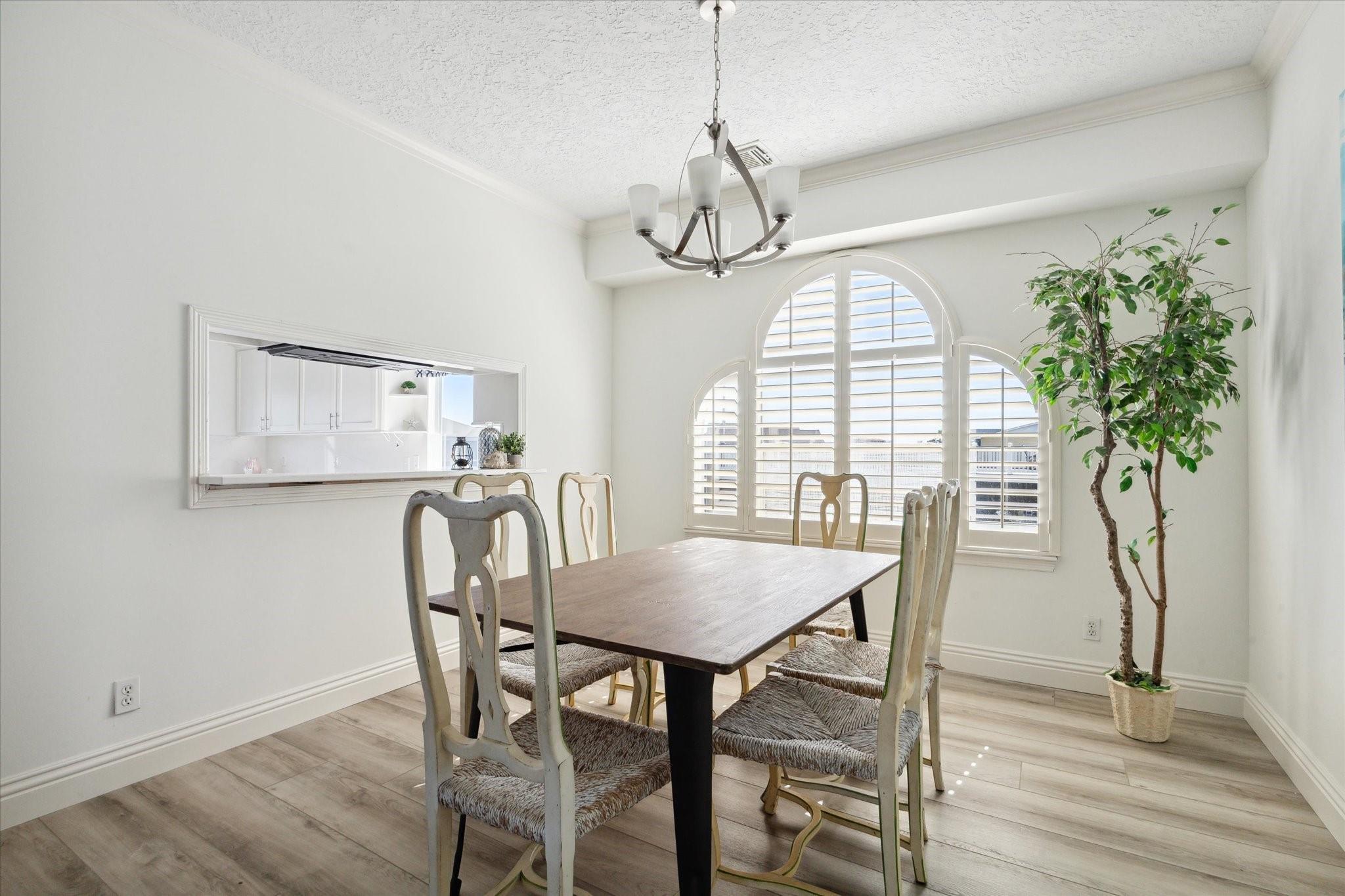 210 Easterly Dr, Galveston, TX 77554