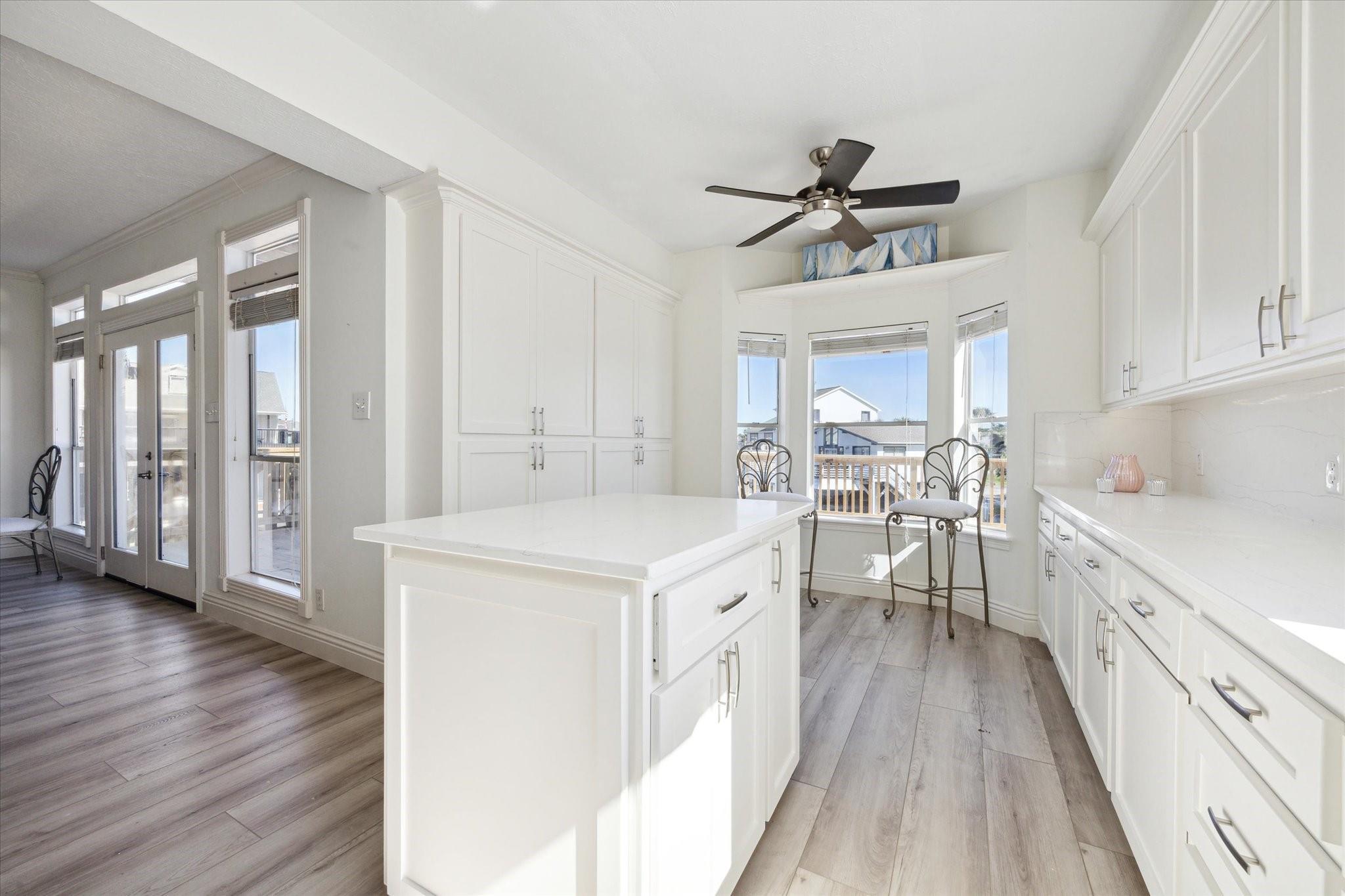 210 Easterly Dr, Galveston, TX 77554