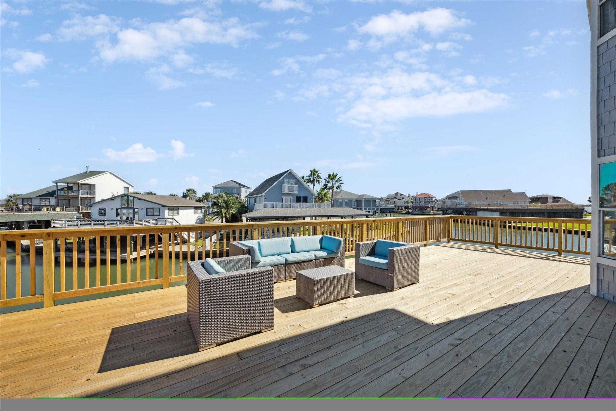 210 Easterly Dr, Galveston, TX 77554