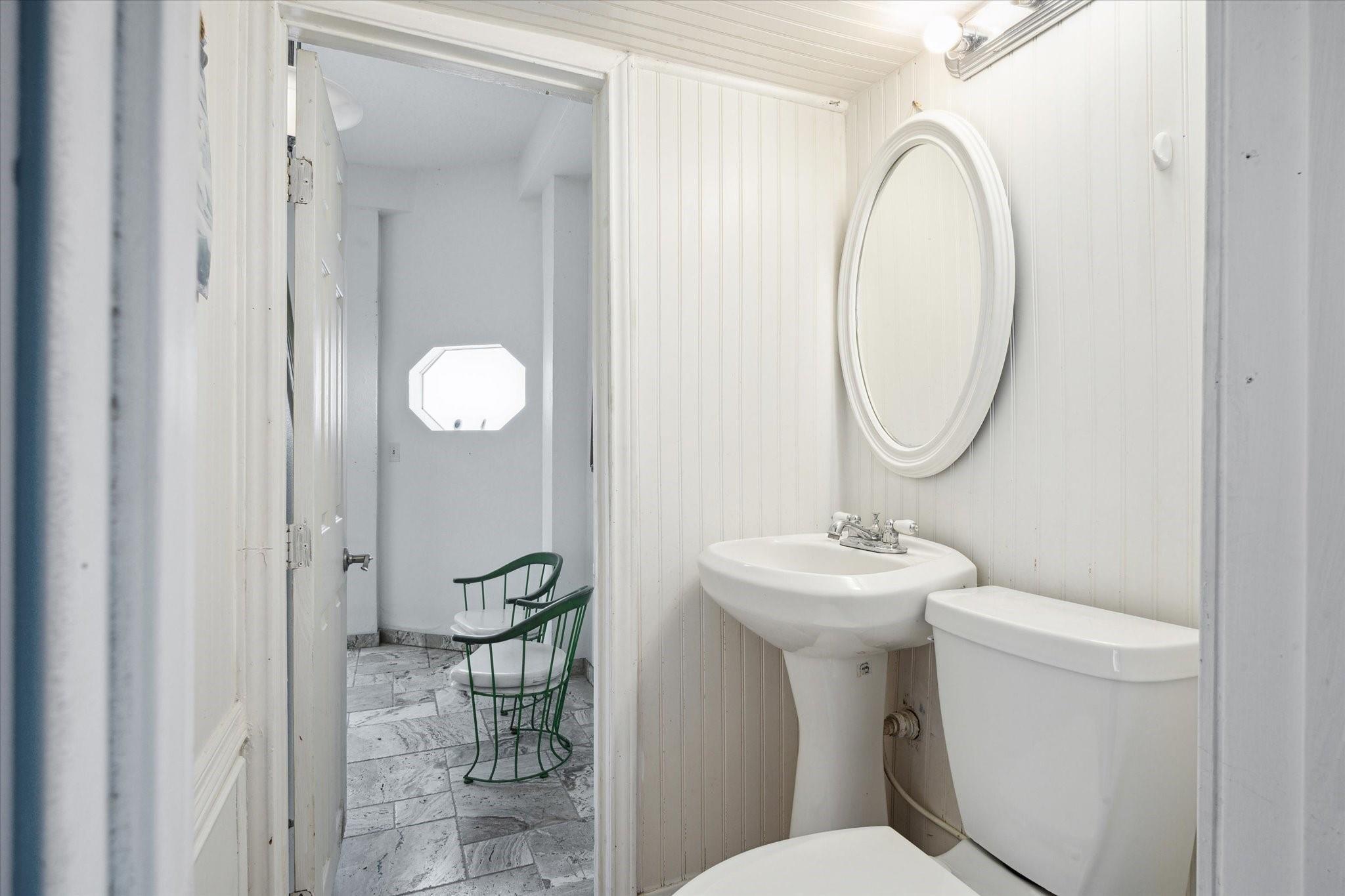 210 Easterly Dr, Galveston, TX 77554