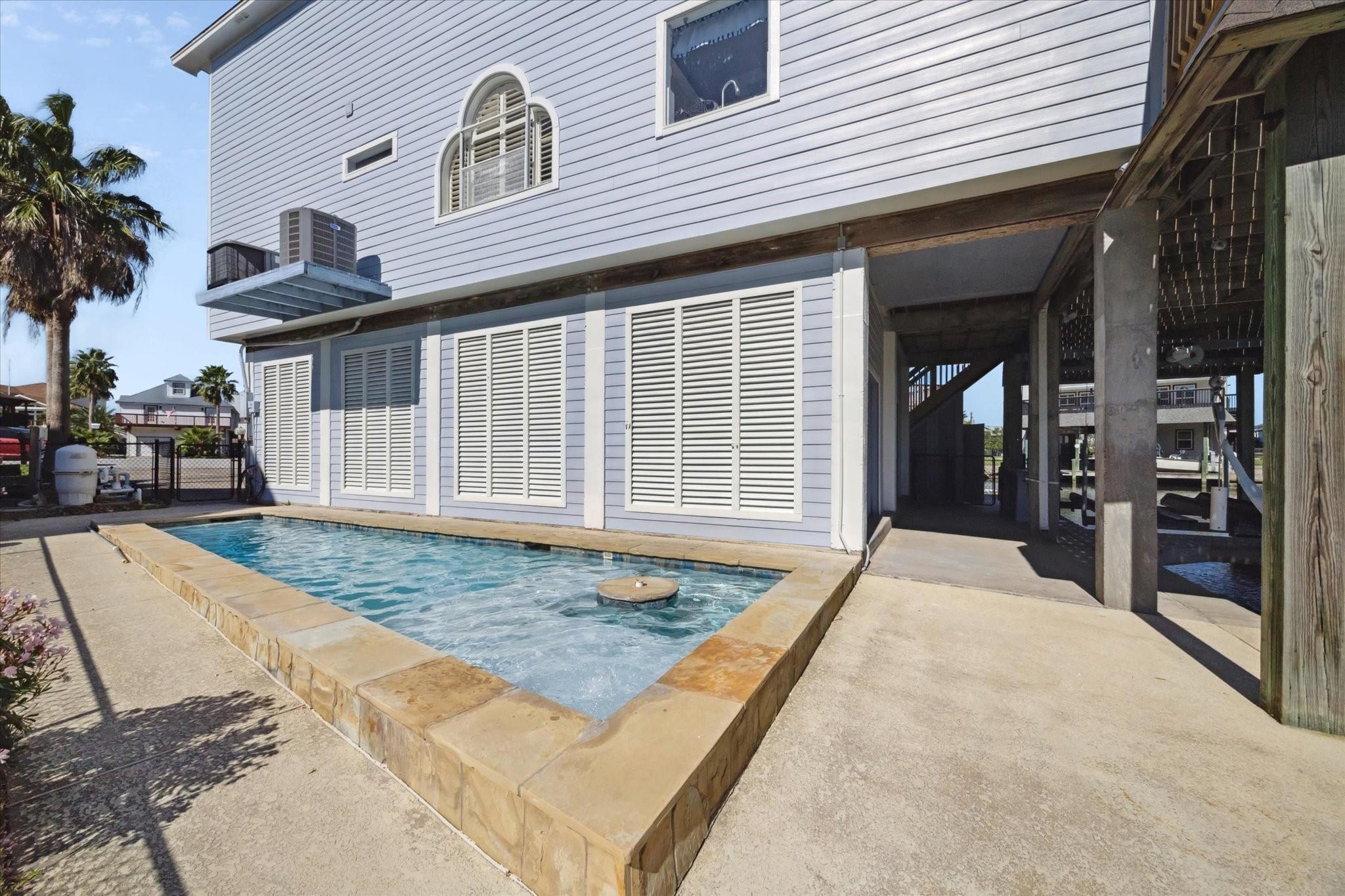 210 Easterly Dr, Galveston, TX 77554