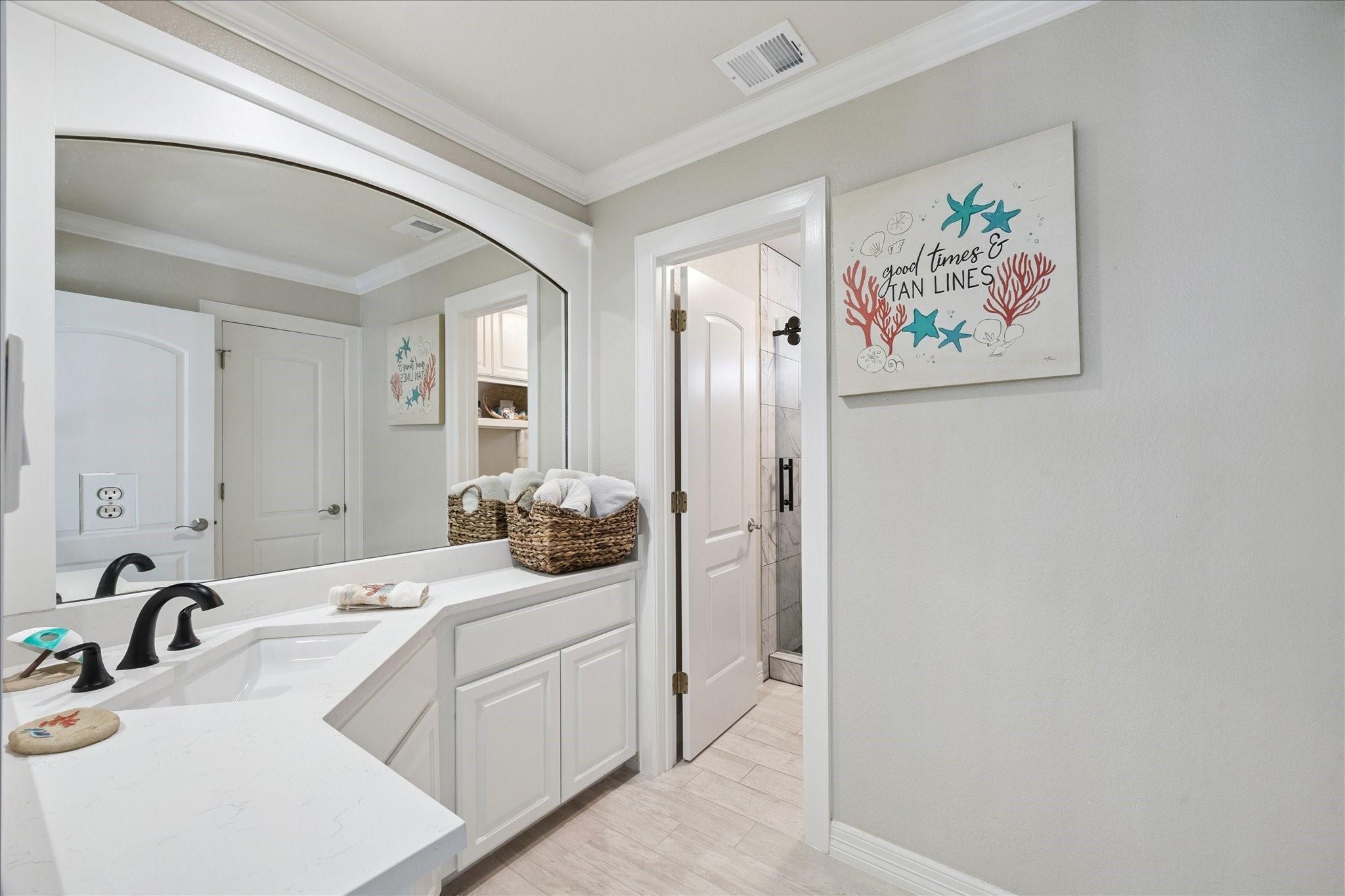 241 Tamana Dr, Galveston, TX 77554