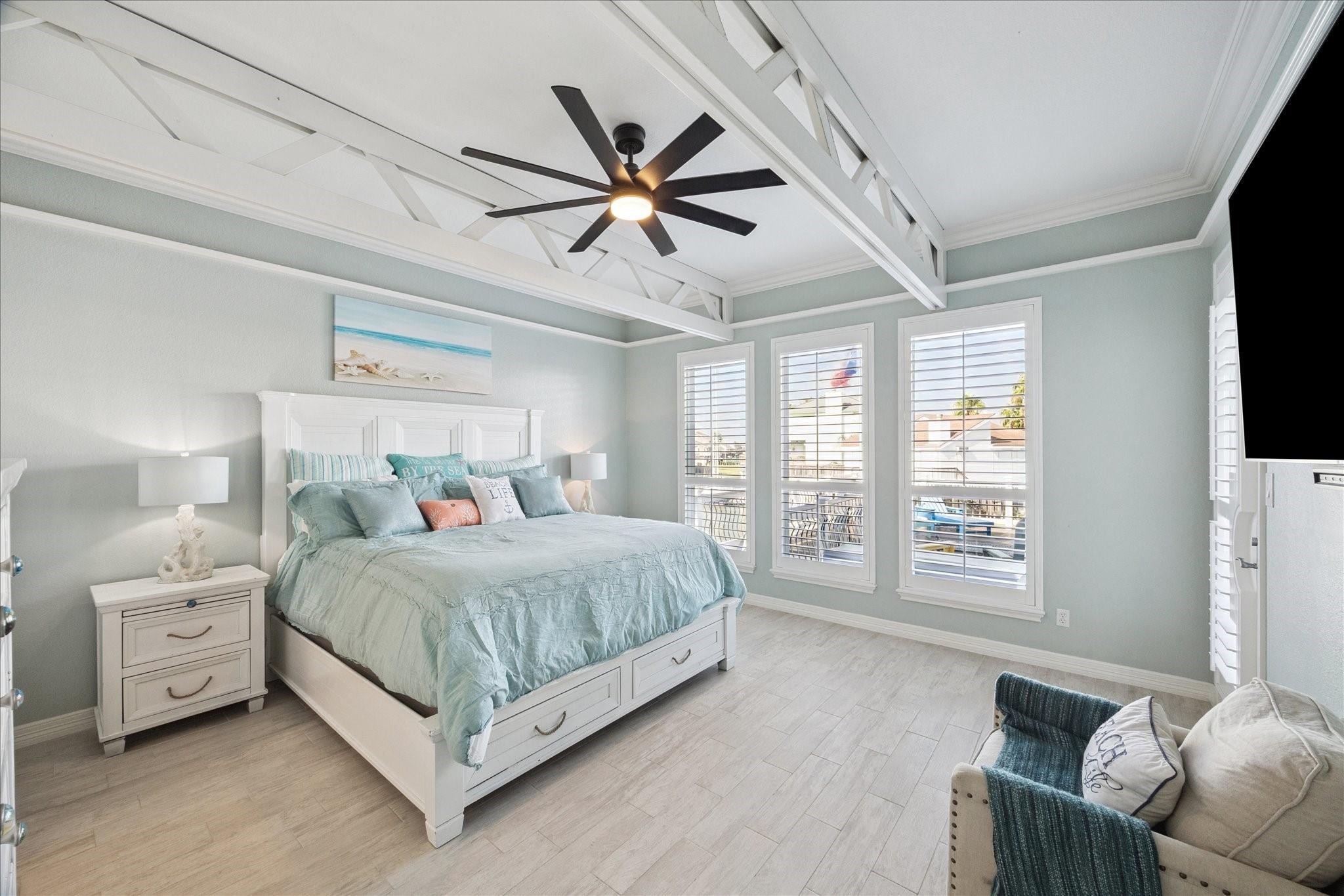 241 Tamana Dr, Galveston, TX 77554