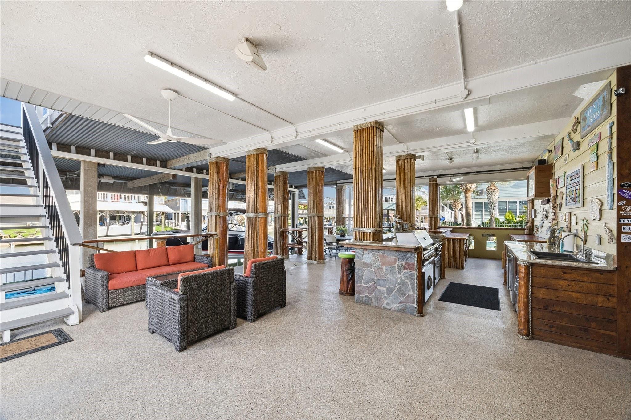 241 Tamana Dr, Galveston, TX 77554