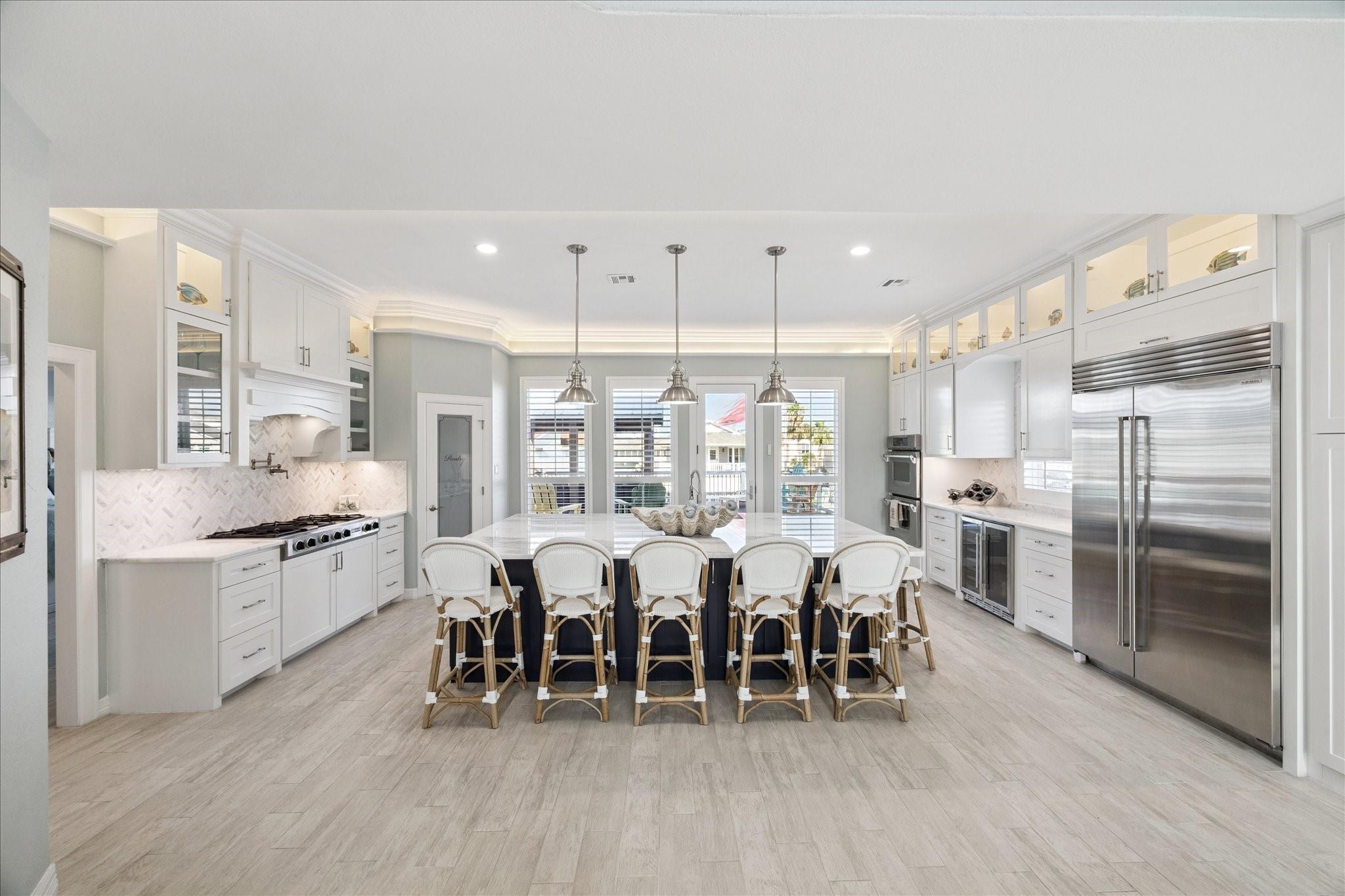 241 Tamana Dr, Galveston, TX 77554