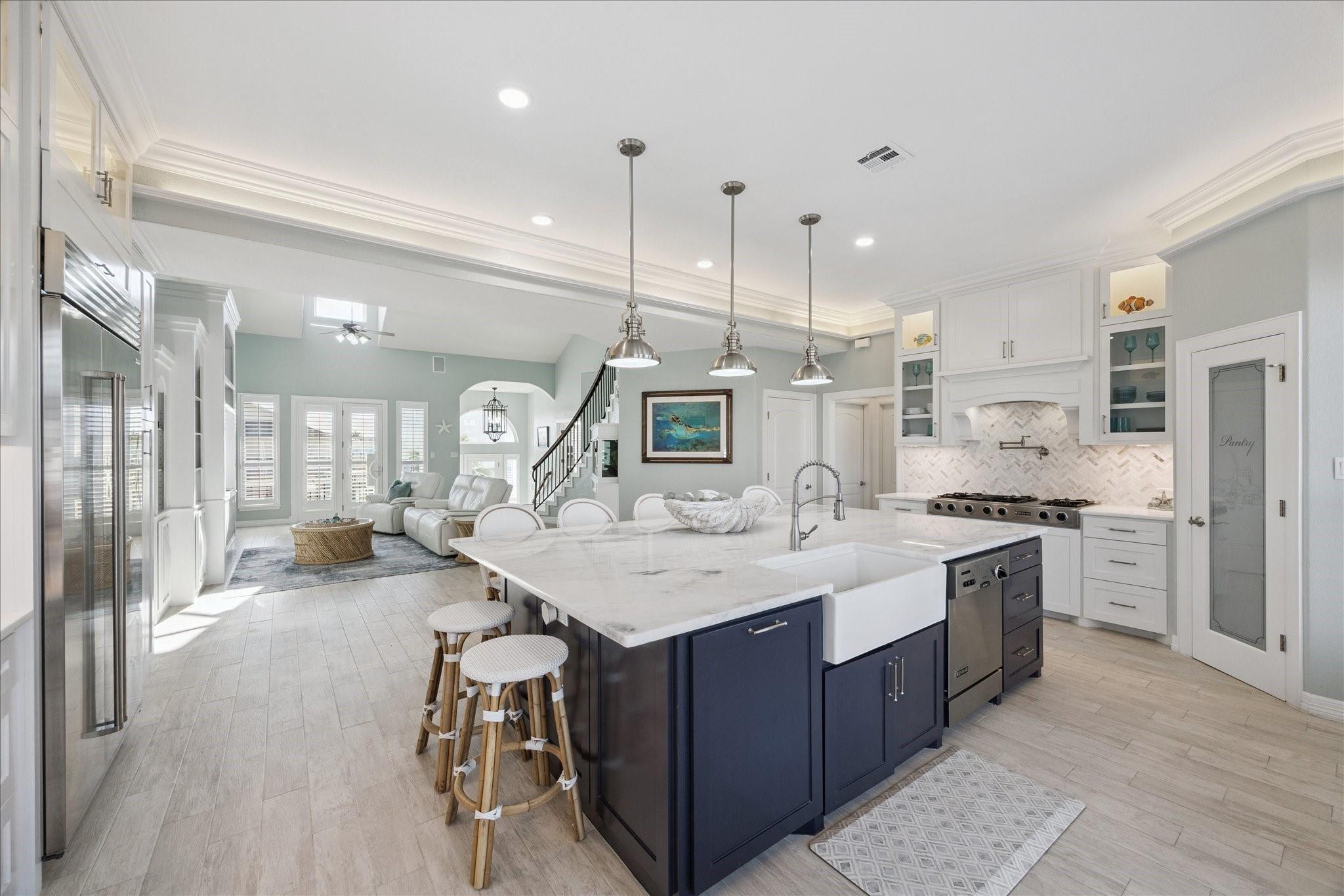 241 Tamana Dr, Galveston, TX 77554