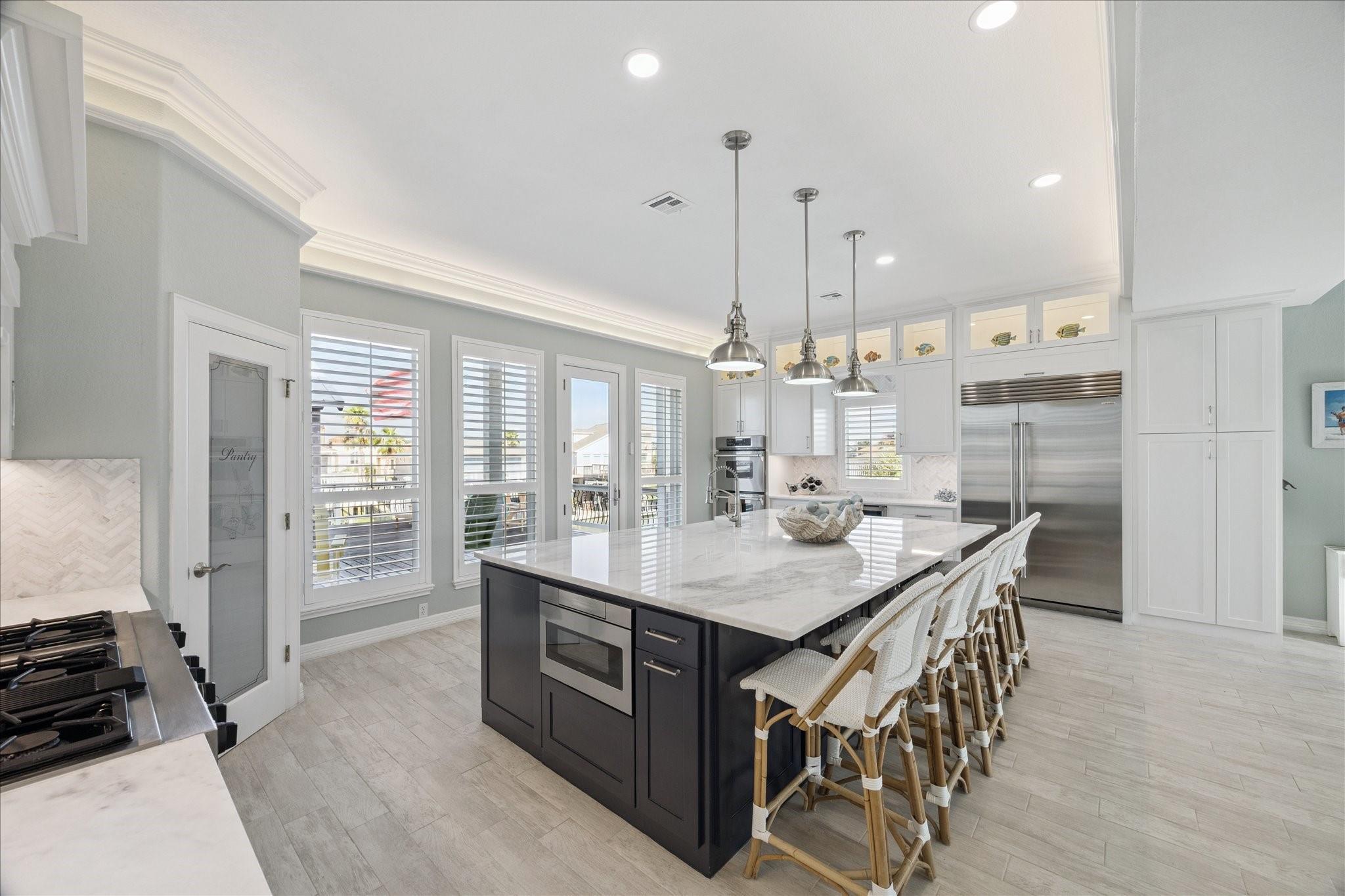 241 Tamana Dr, Galveston, TX 77554