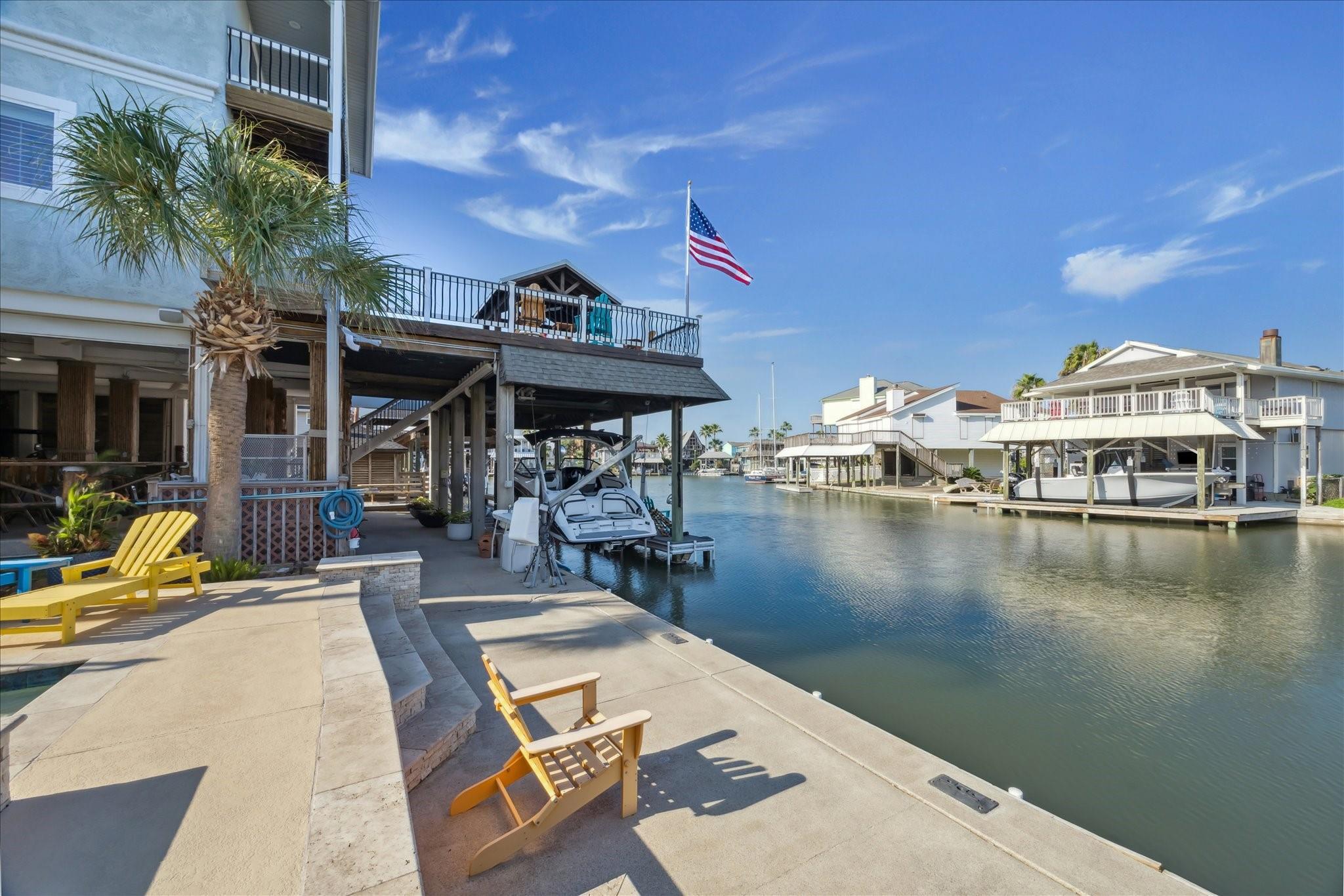 241 Tamana Dr, Galveston, TX 77554