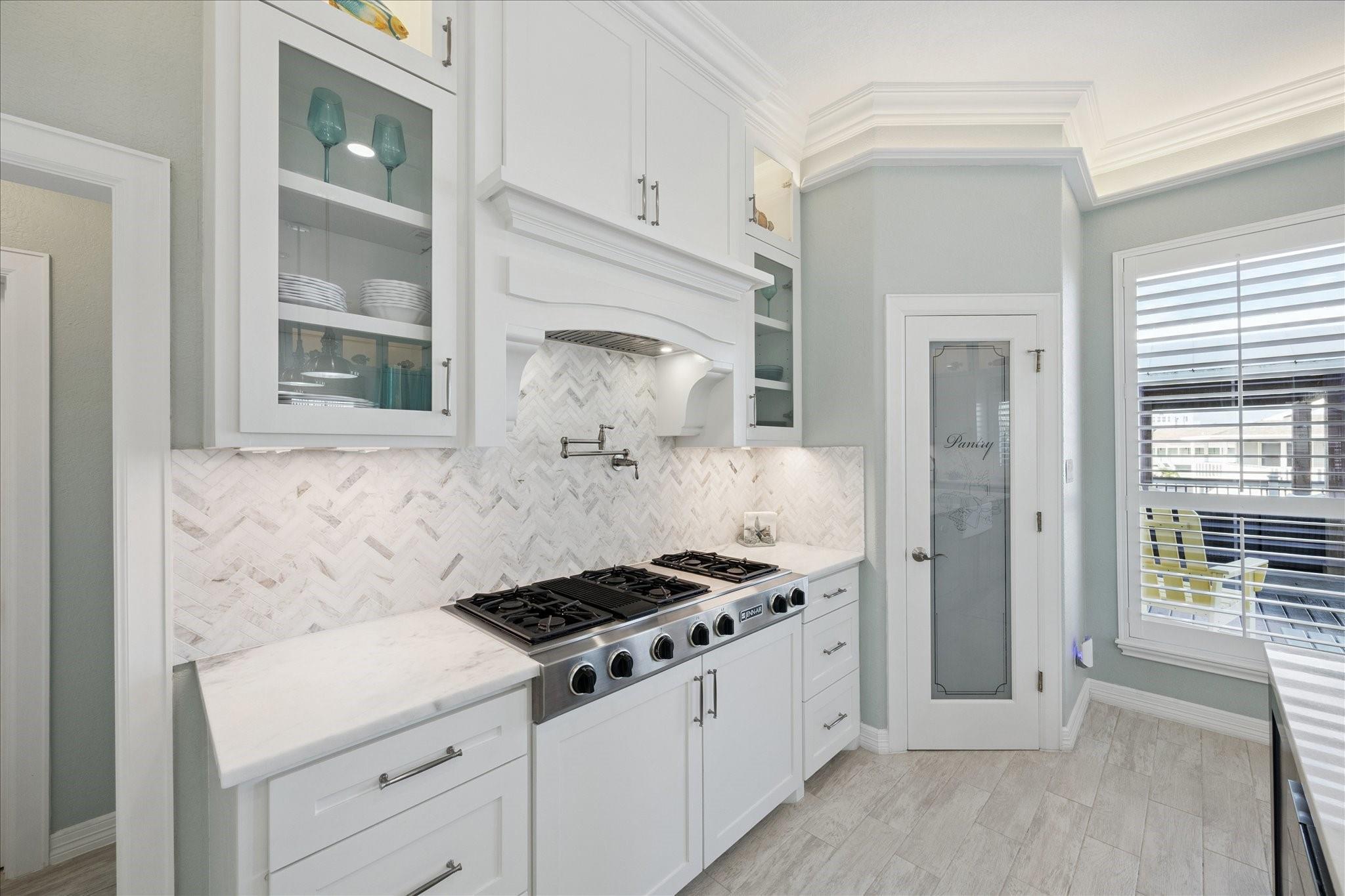 241 Tamana Dr, Galveston, TX 77554