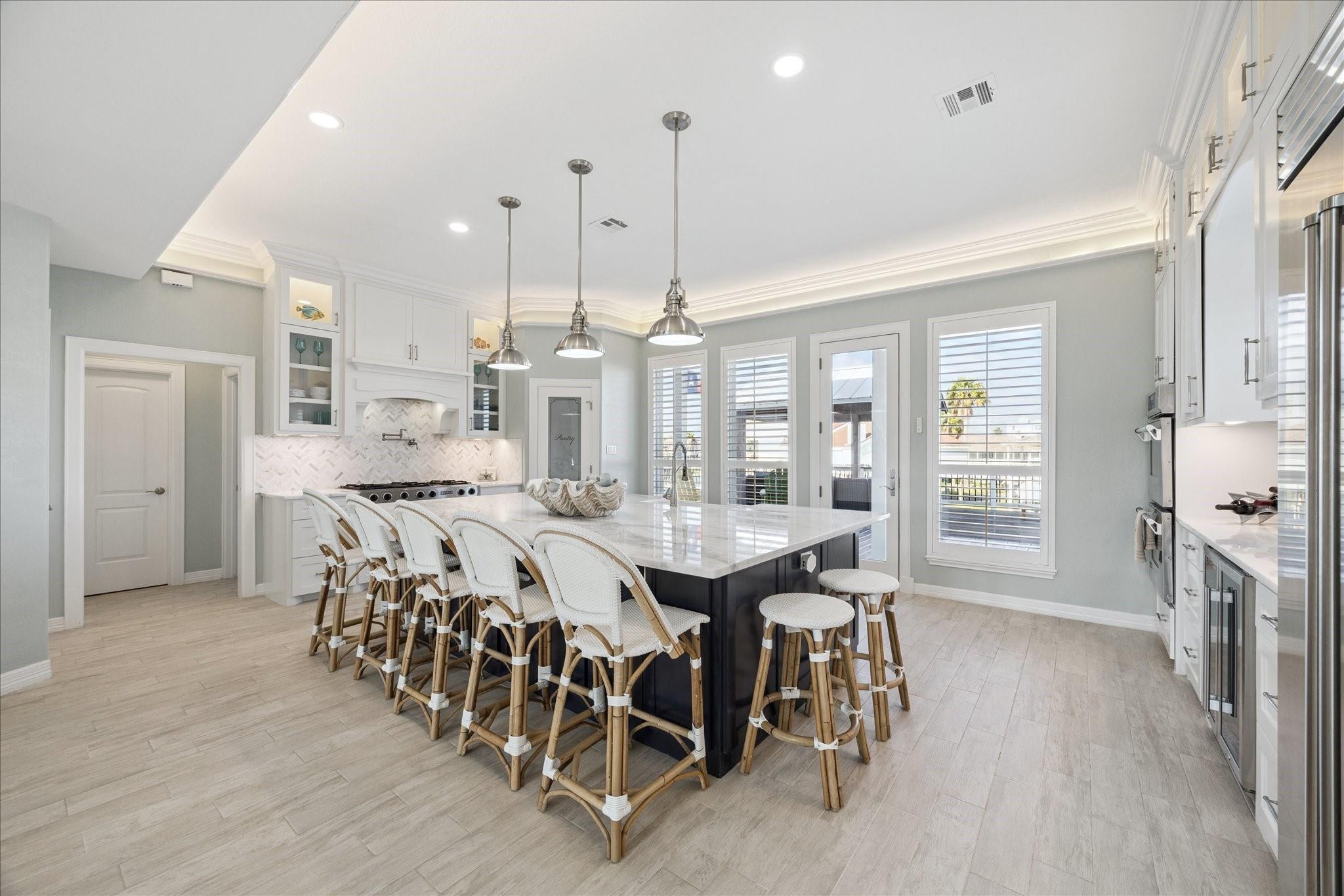 241 Tamana Dr, Galveston, TX 77554