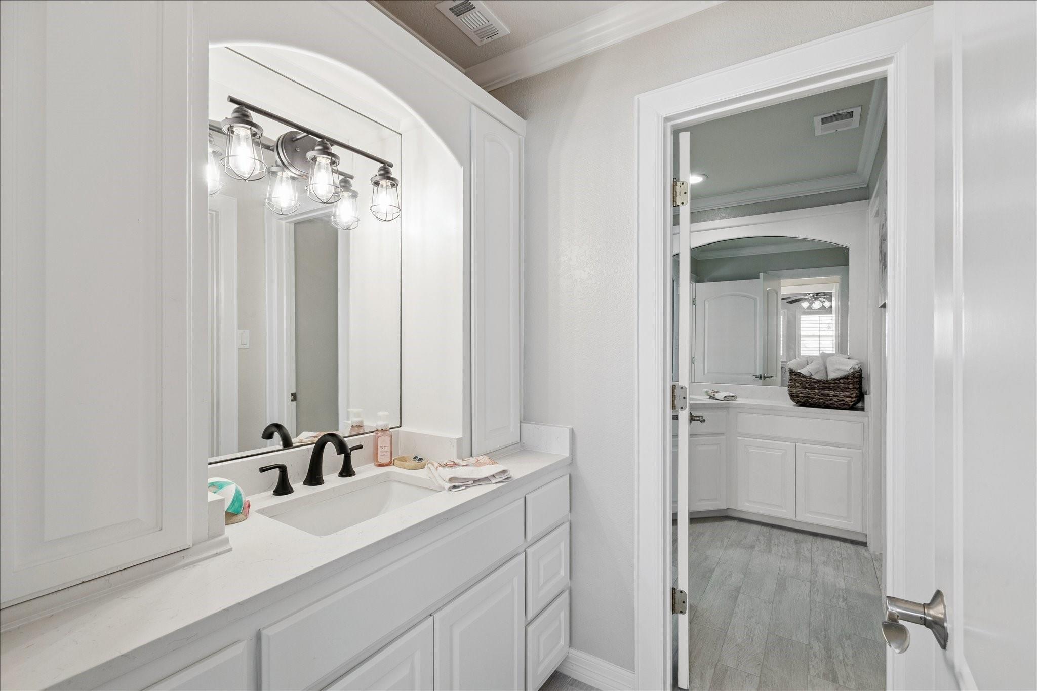 241 Tamana Dr, Galveston, TX 77554