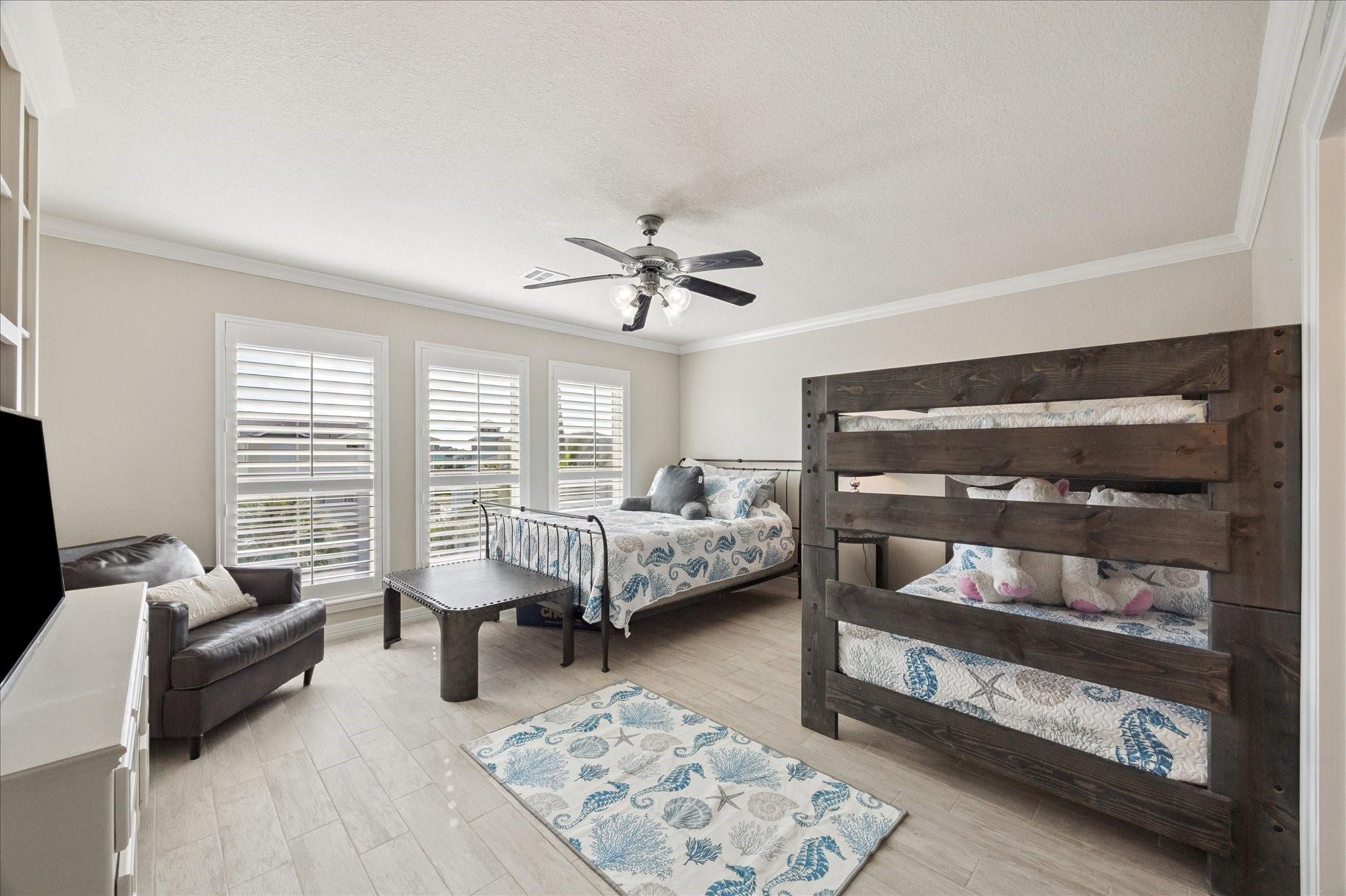 241 Tamana Dr, Galveston, TX 77554