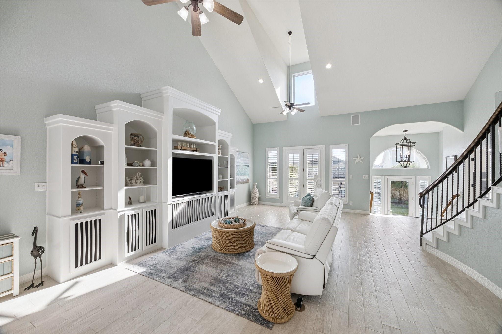 241 Tamana Dr, Galveston, TX 77554