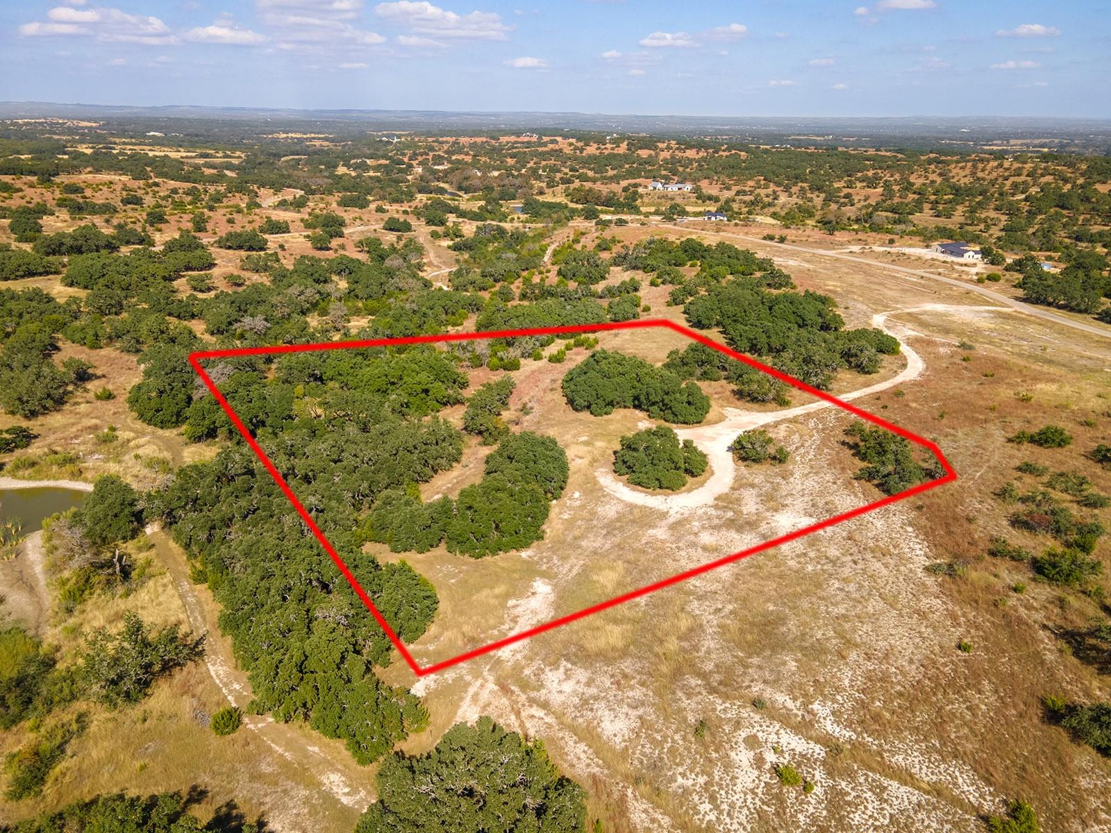 140 Lantana Dr, Johnson City, TX 78636