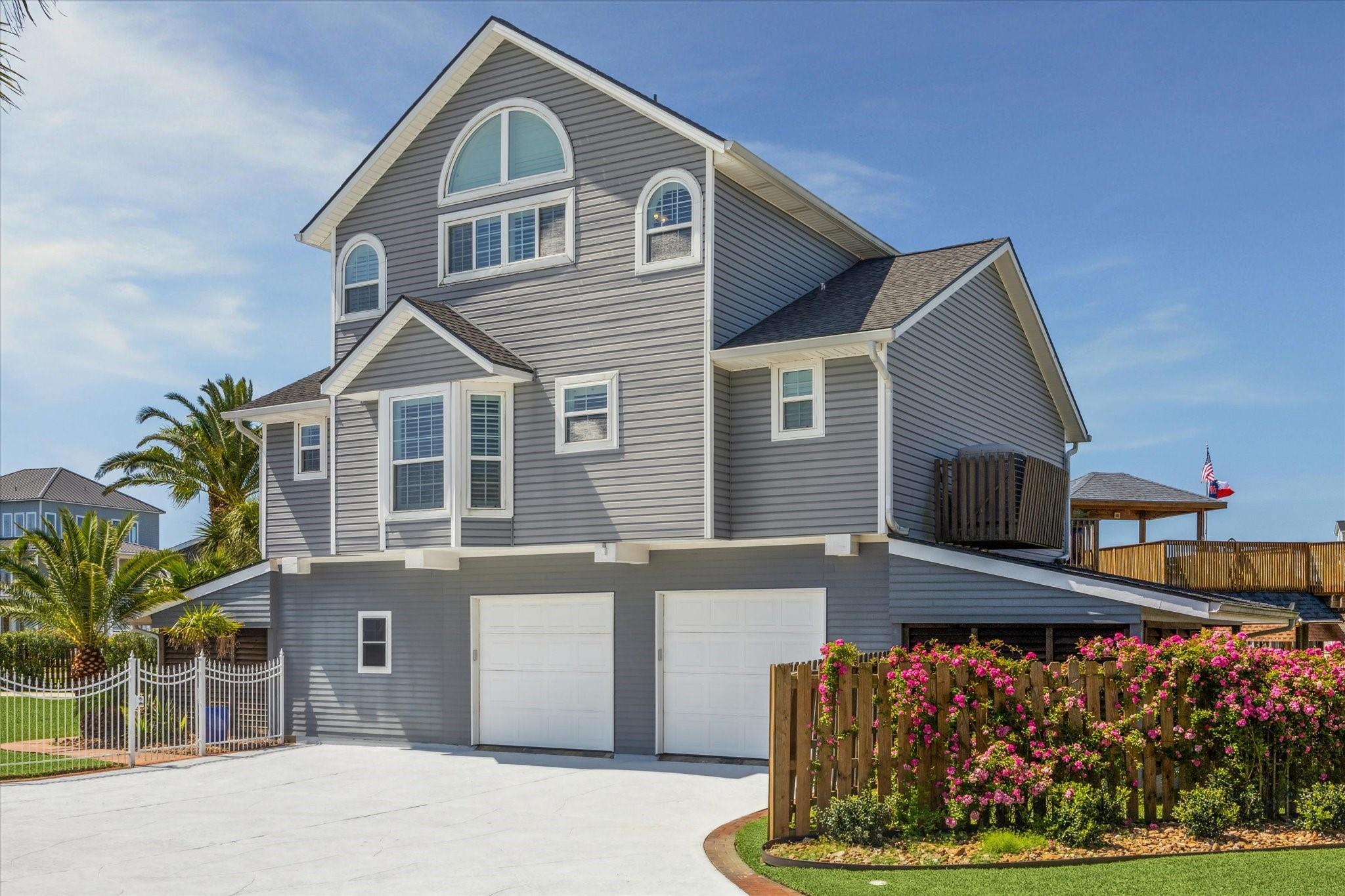 1775 Tiki Dr, Galveston, TX 77554