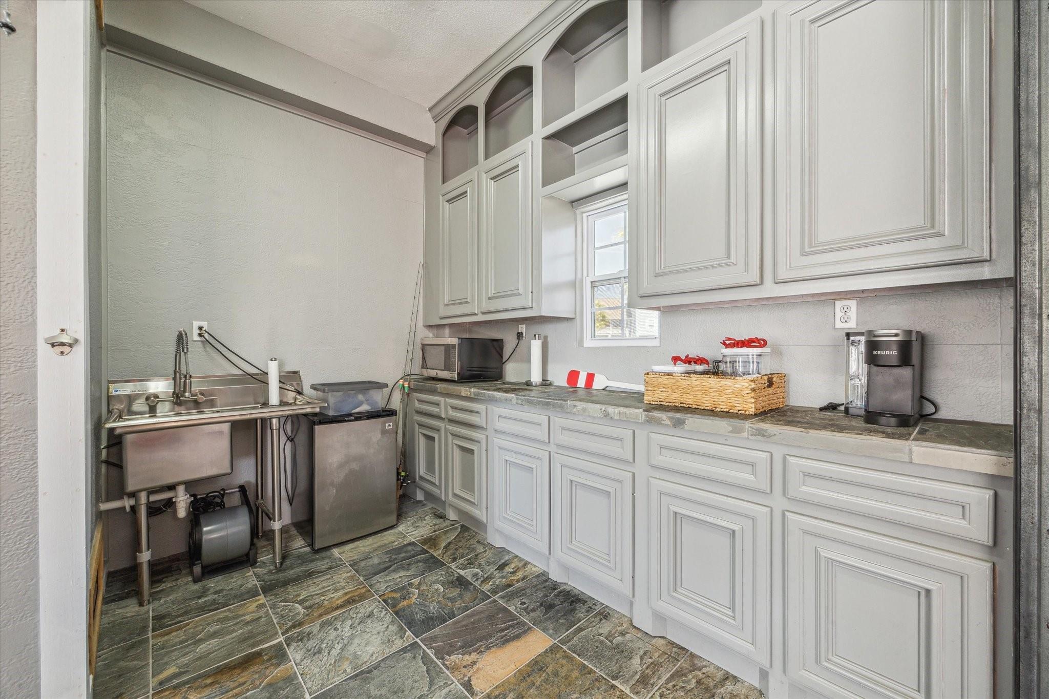 1775 Tiki Dr, Galveston, TX 77554