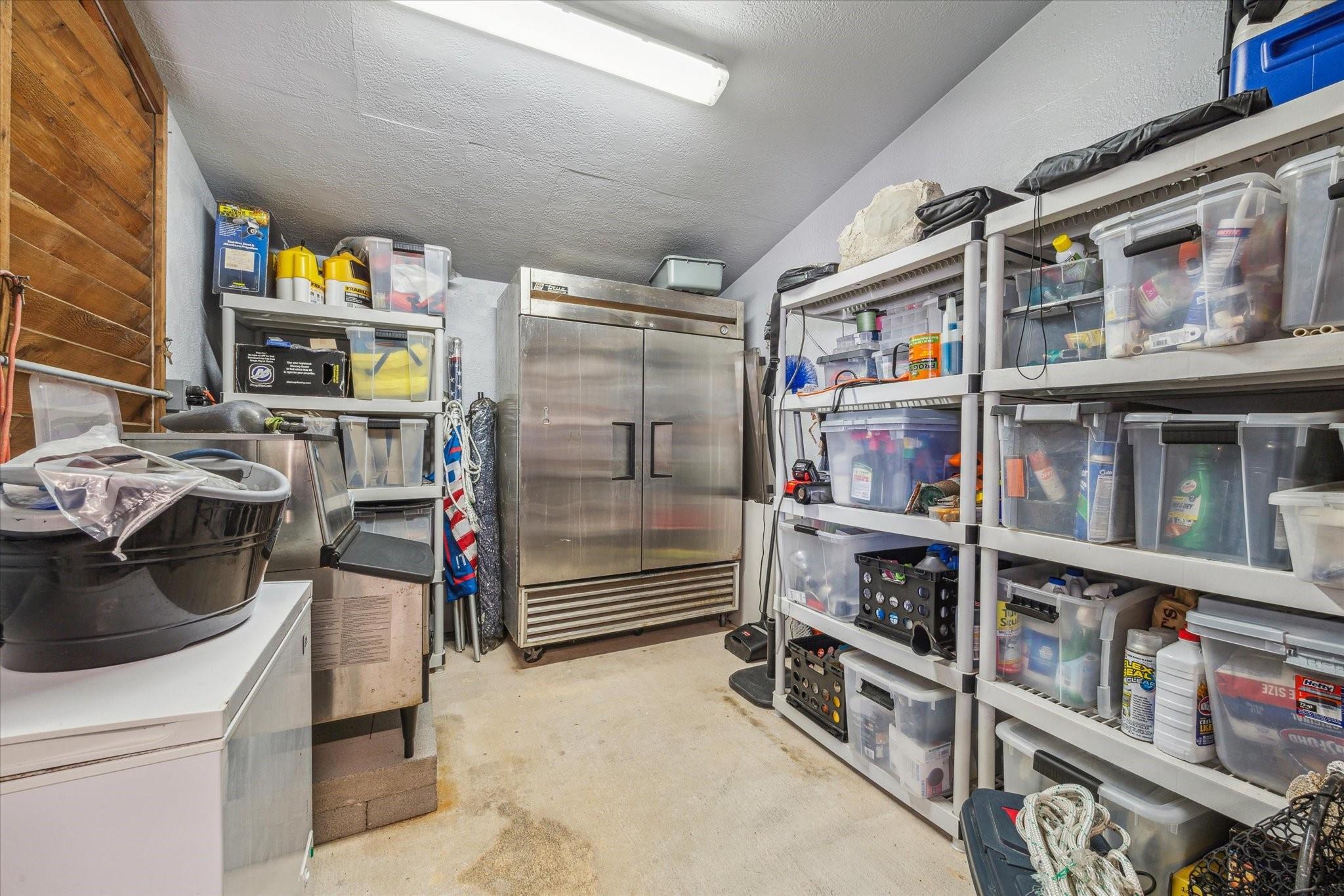 1775 Tiki Dr, Galveston, TX 77554