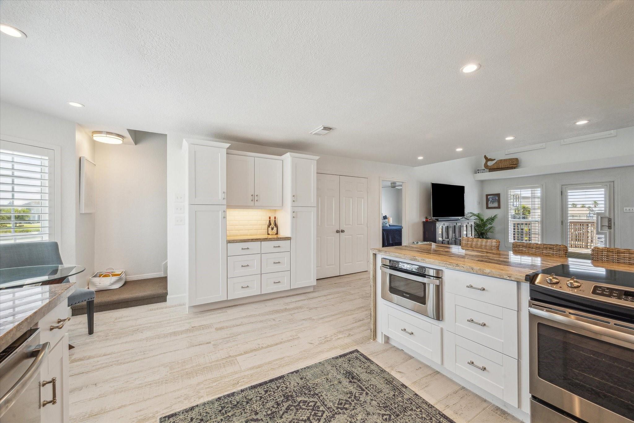 1775 Tiki Dr, Galveston, TX 77554