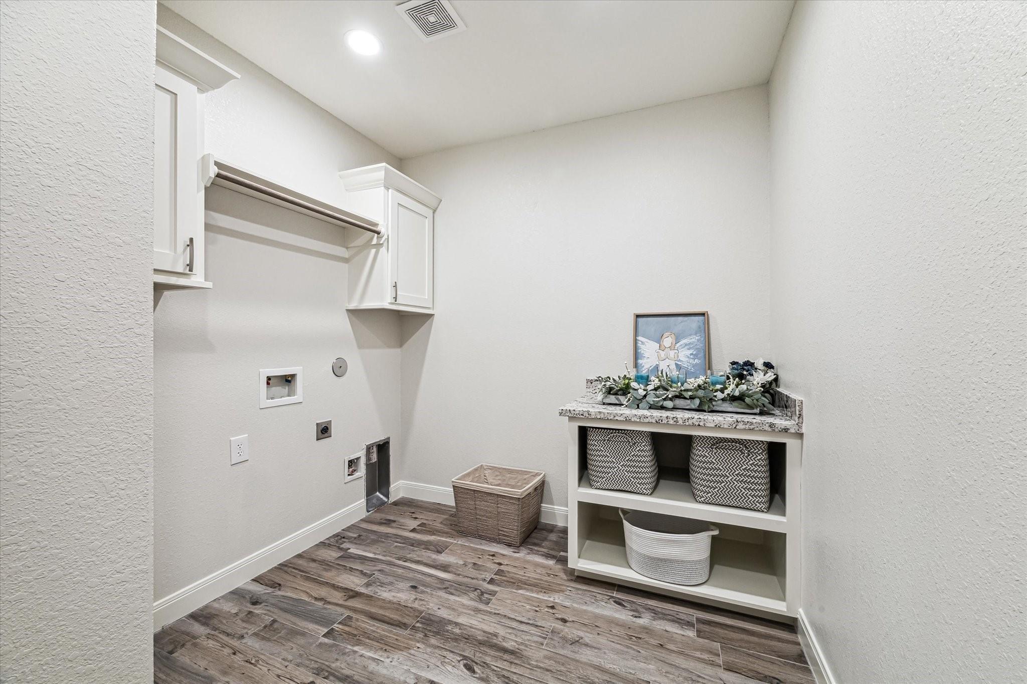 430 Amanda Cir, Galveston, TX 77554