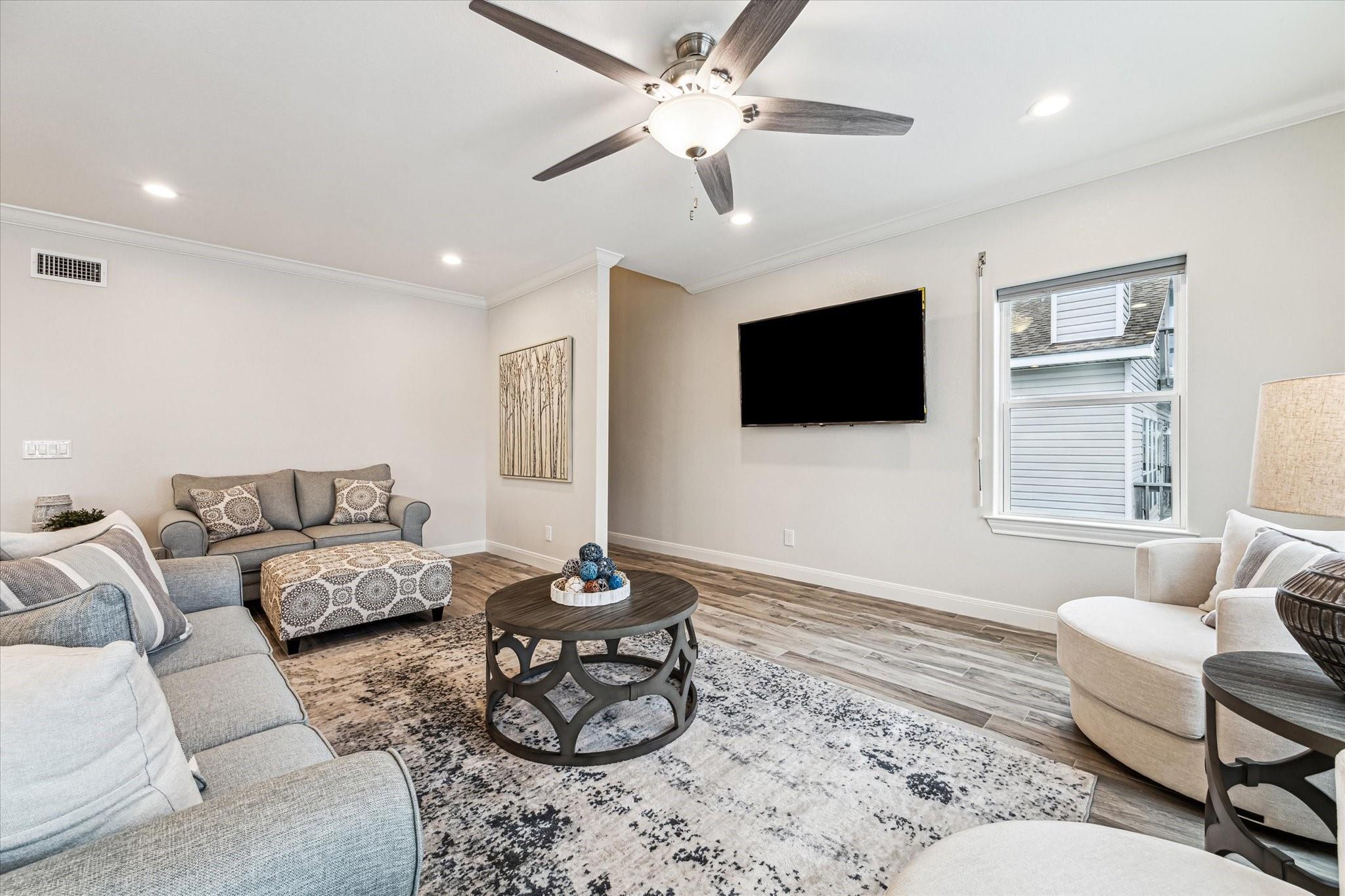 430 Amanda Cir, Galveston, TX 77554