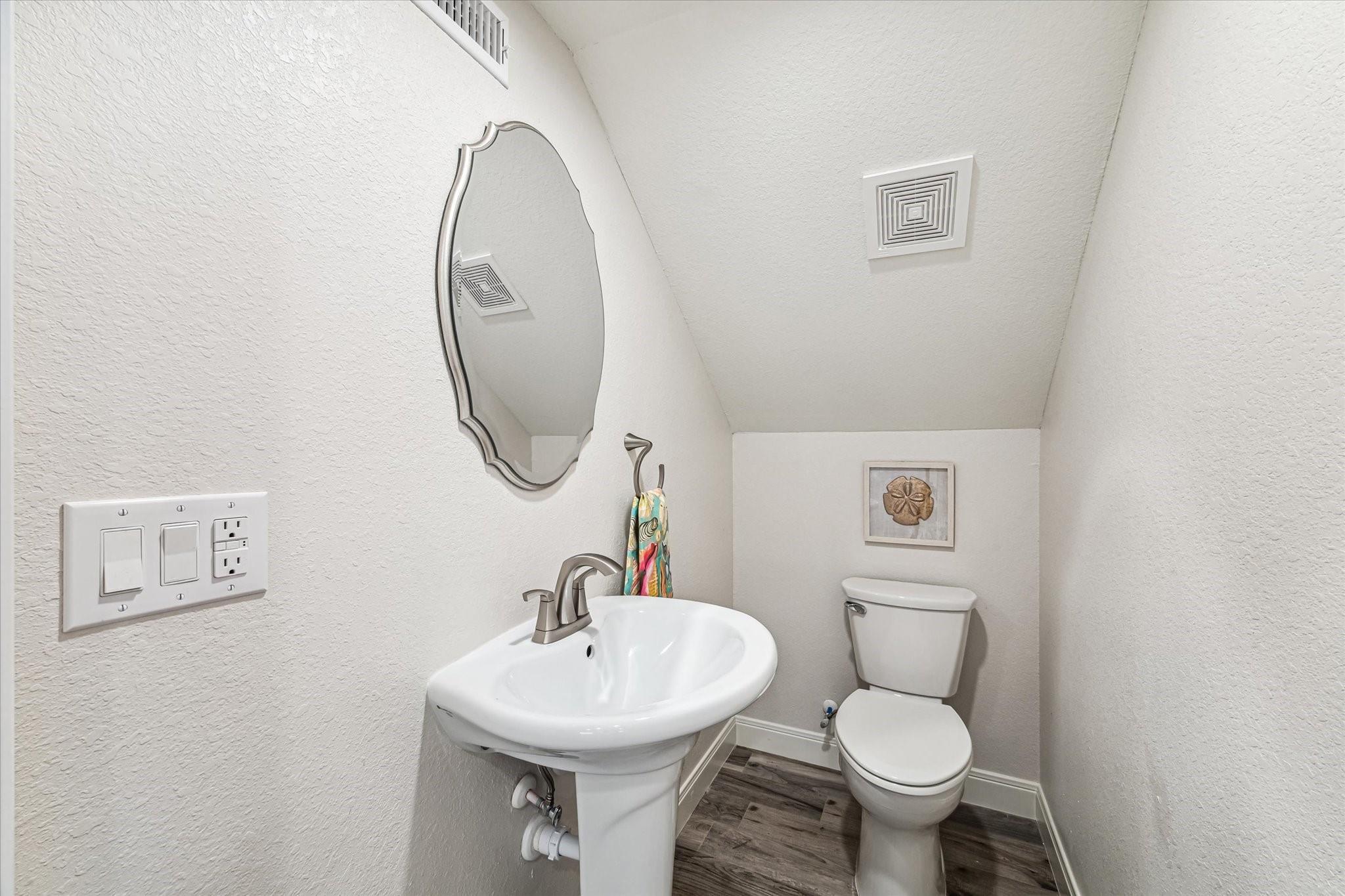 430 Amanda Cir, Galveston, TX 77554