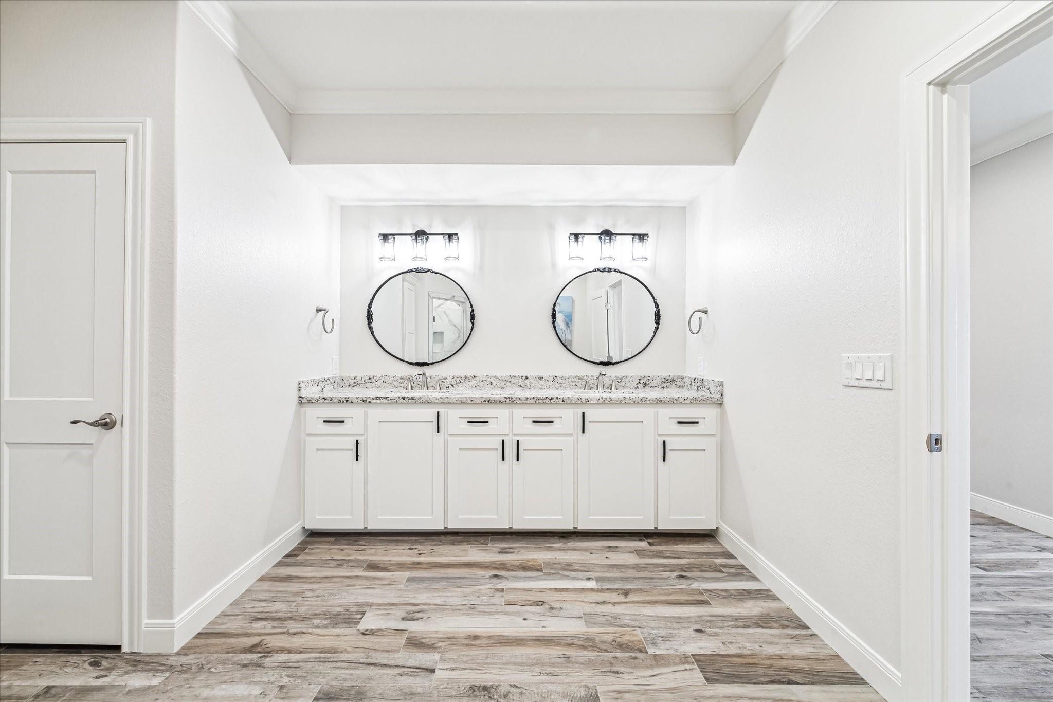 430 Amanda Cir, Galveston, TX 77554