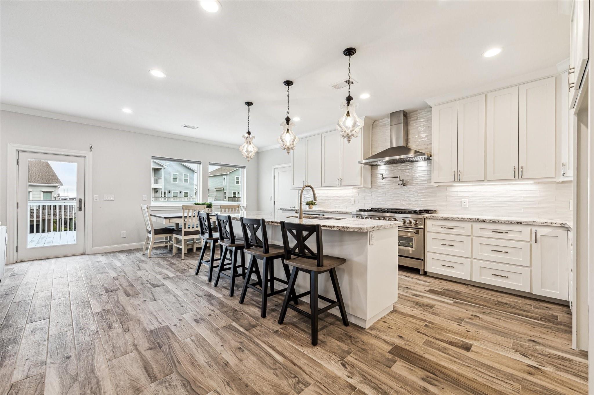 430 Amanda Cir, Galveston, TX 77554