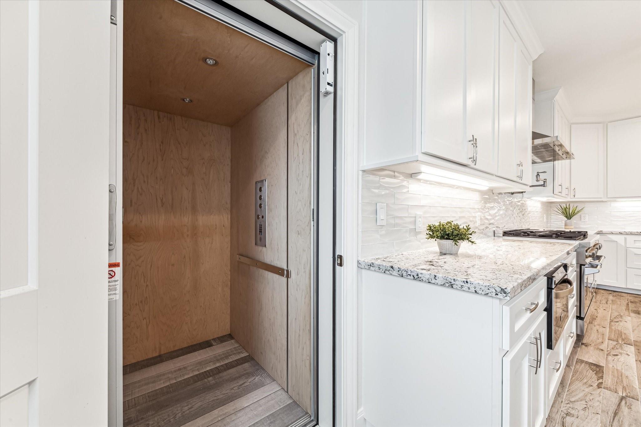 430 Amanda Cir, Galveston, TX 77554