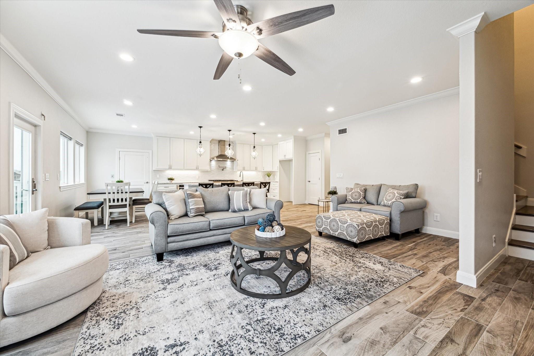 430 Amanda Cir, Galveston, TX 77554