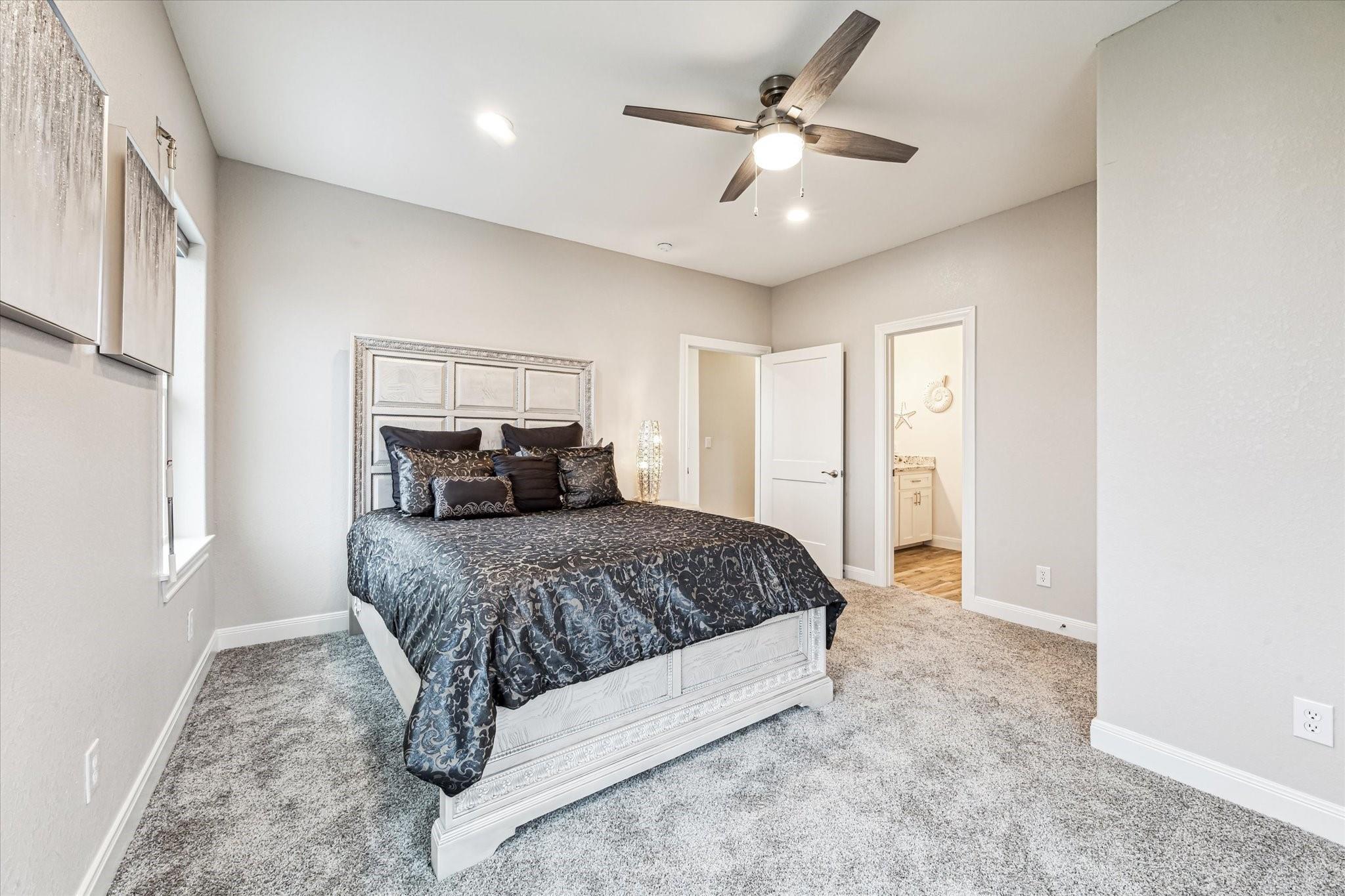 430 Amanda Cir, Galveston, TX 77554