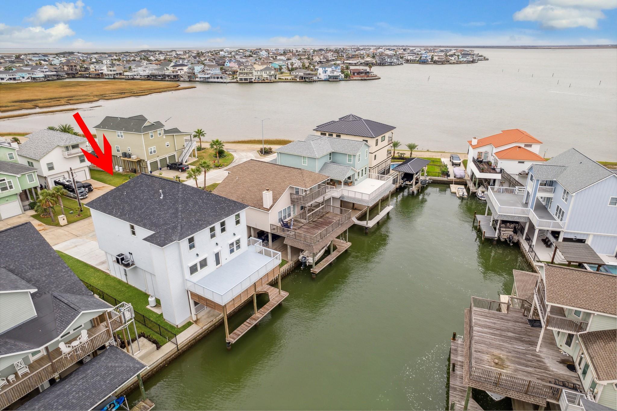 430 Amanda Cir, Galveston, TX 77554