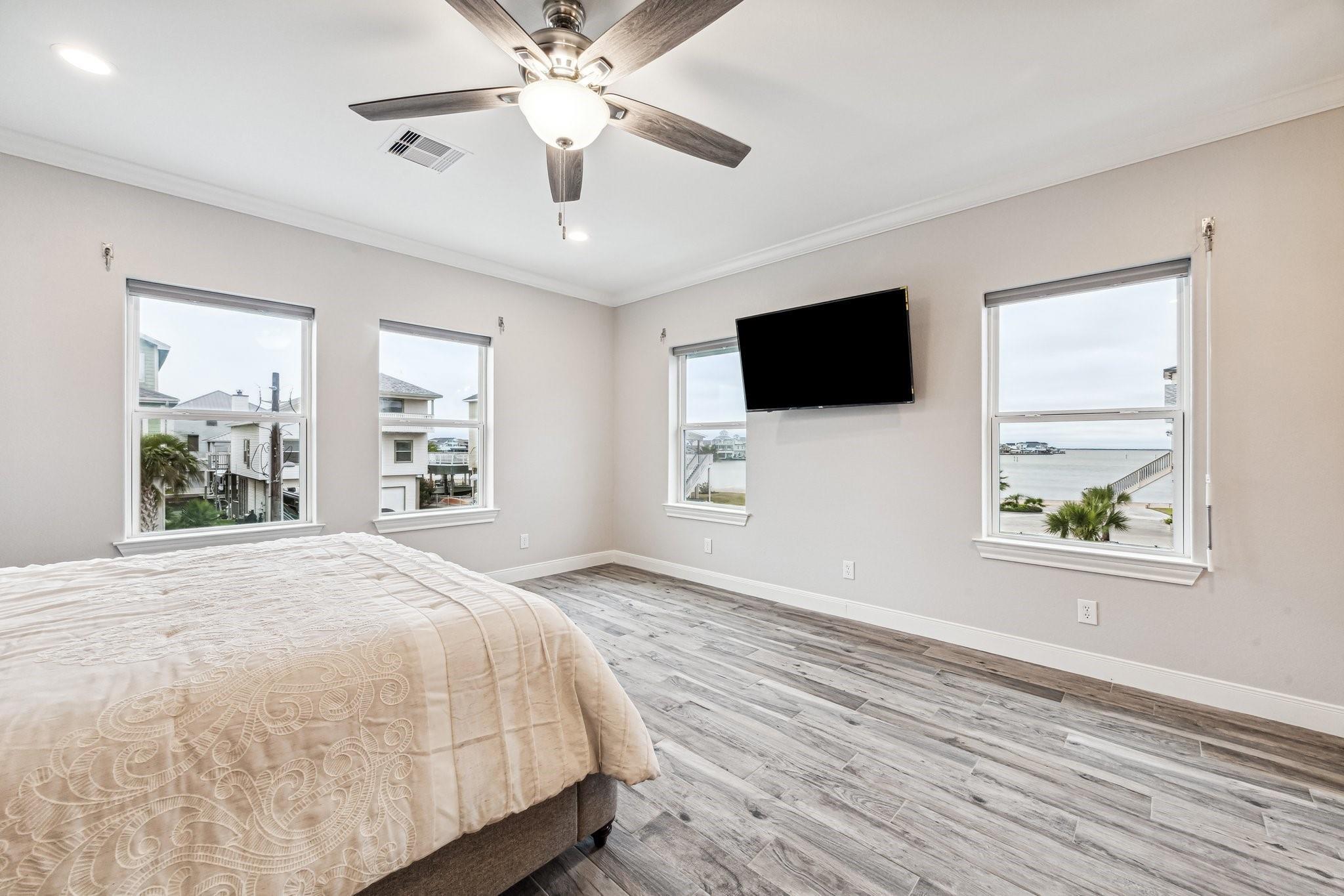 430 Amanda Cir, Galveston, TX 77554