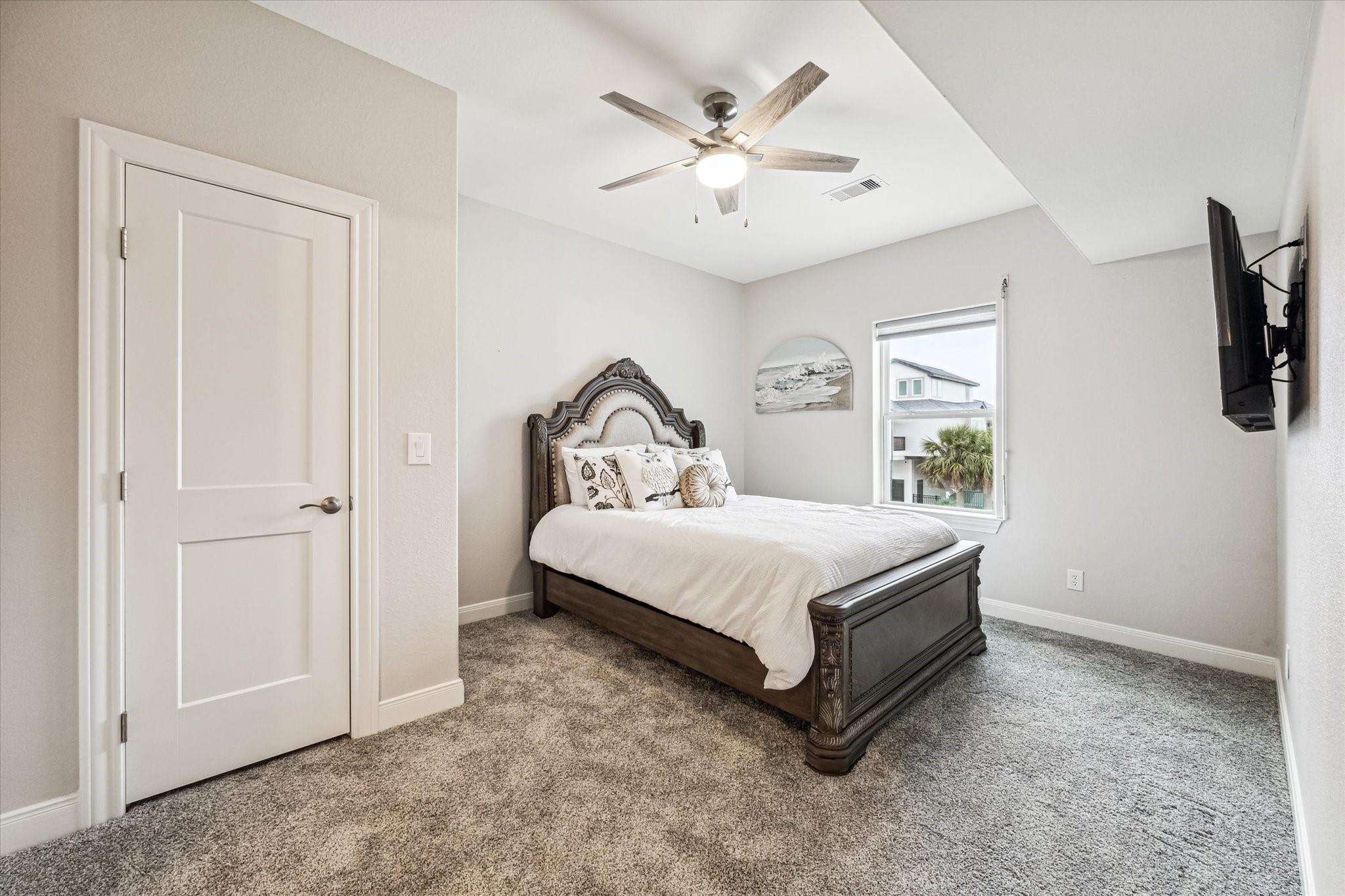 430 Amanda Cir, Galveston, TX 77554