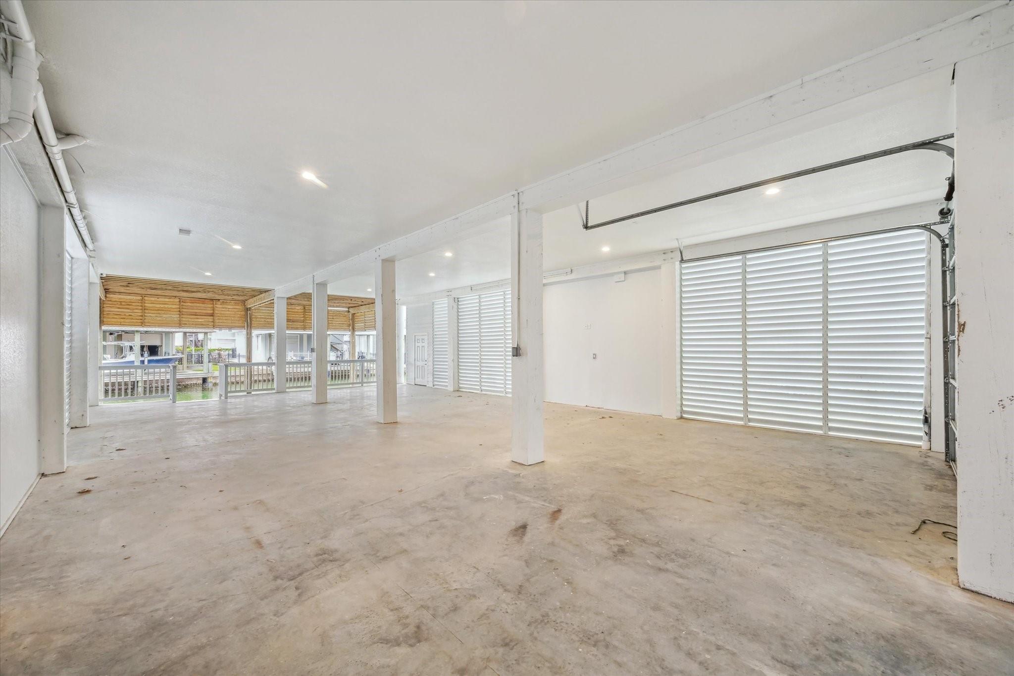 430 Amanda Cir, Galveston, TX 77554