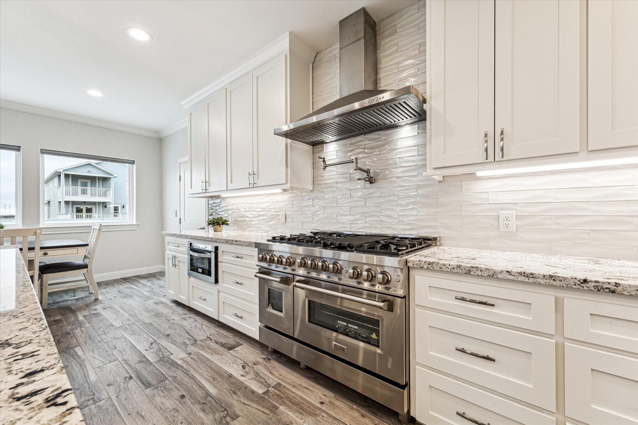 430 Amanda Cir, Galveston, TX 77554