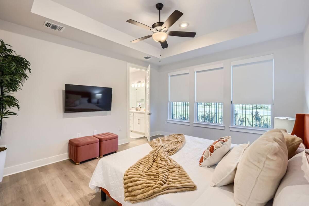 7700 Ella Lee Ln, Austin, TX 78744