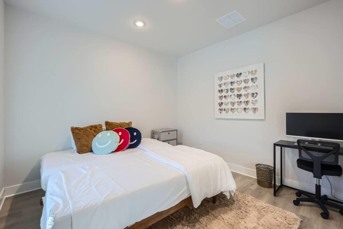 7700 Ella Lee Ln, Austin, TX 78744