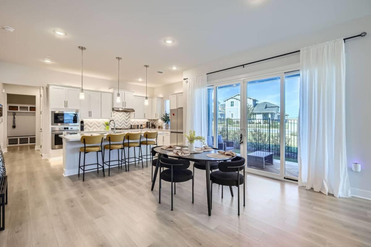 7700 Ella Lee Ln, Austin, TX 78744