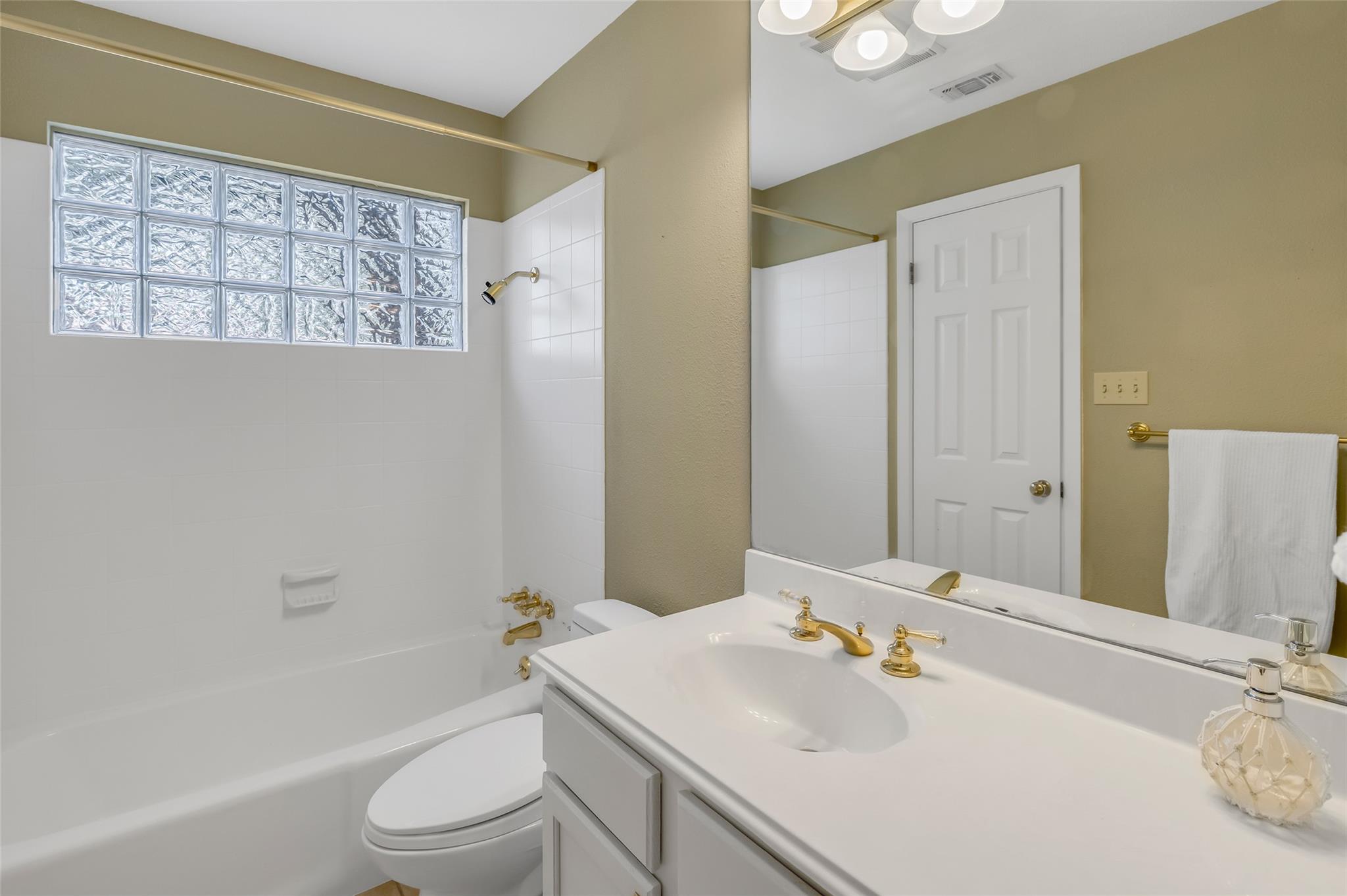 9006 BALCONES CLUB Dr, Austin, TX 78750