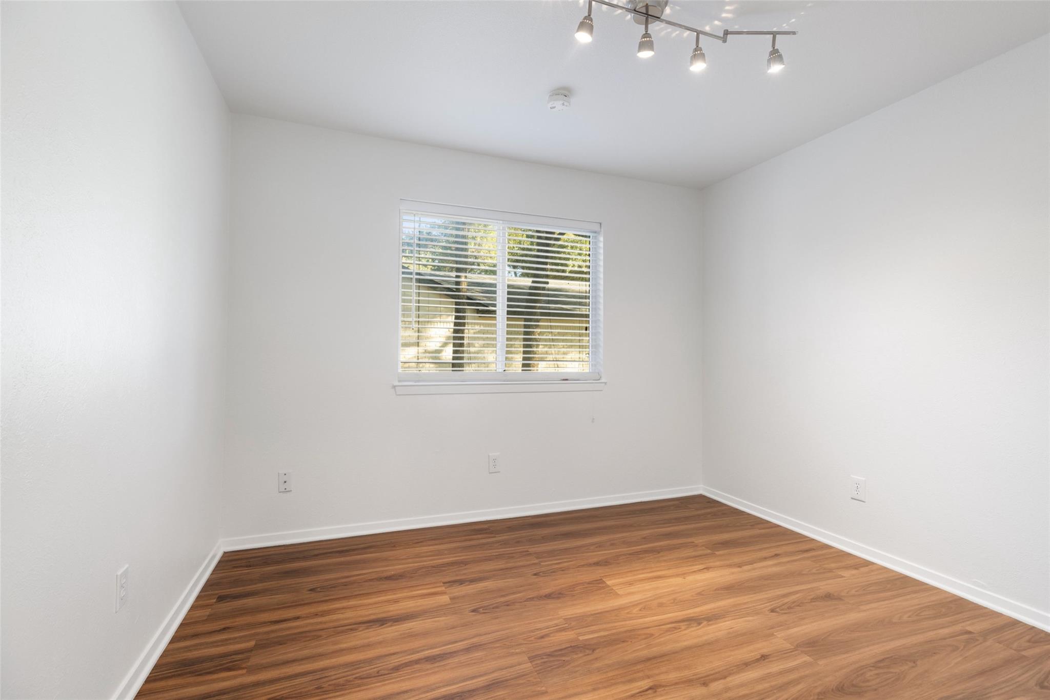 4504 Oak Creek Dr, Austin, TX 78727