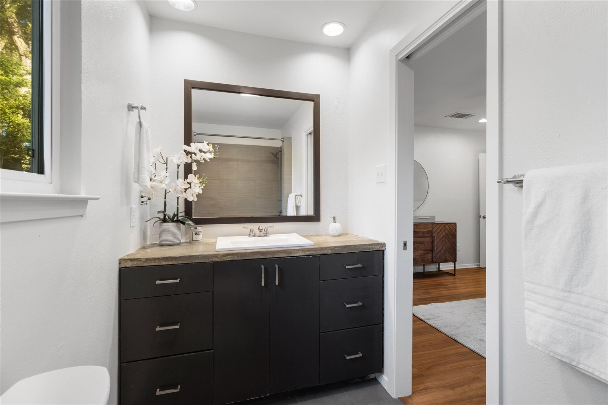 4504 Oak Creek Dr, Austin, TX 78727