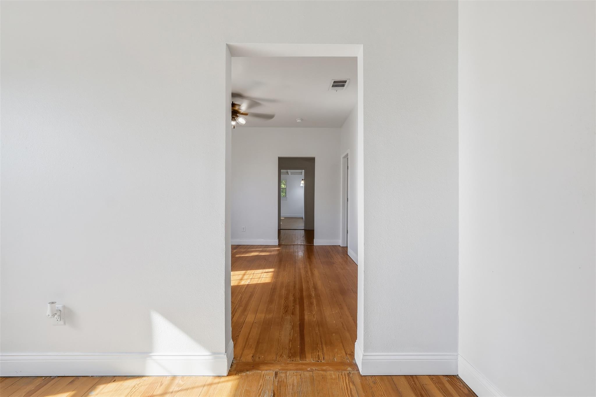 1215 Porter St, Taylor, TX 76574