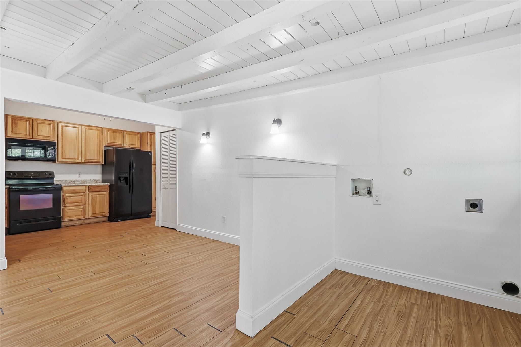 1215 Porter St, Taylor, TX 76574